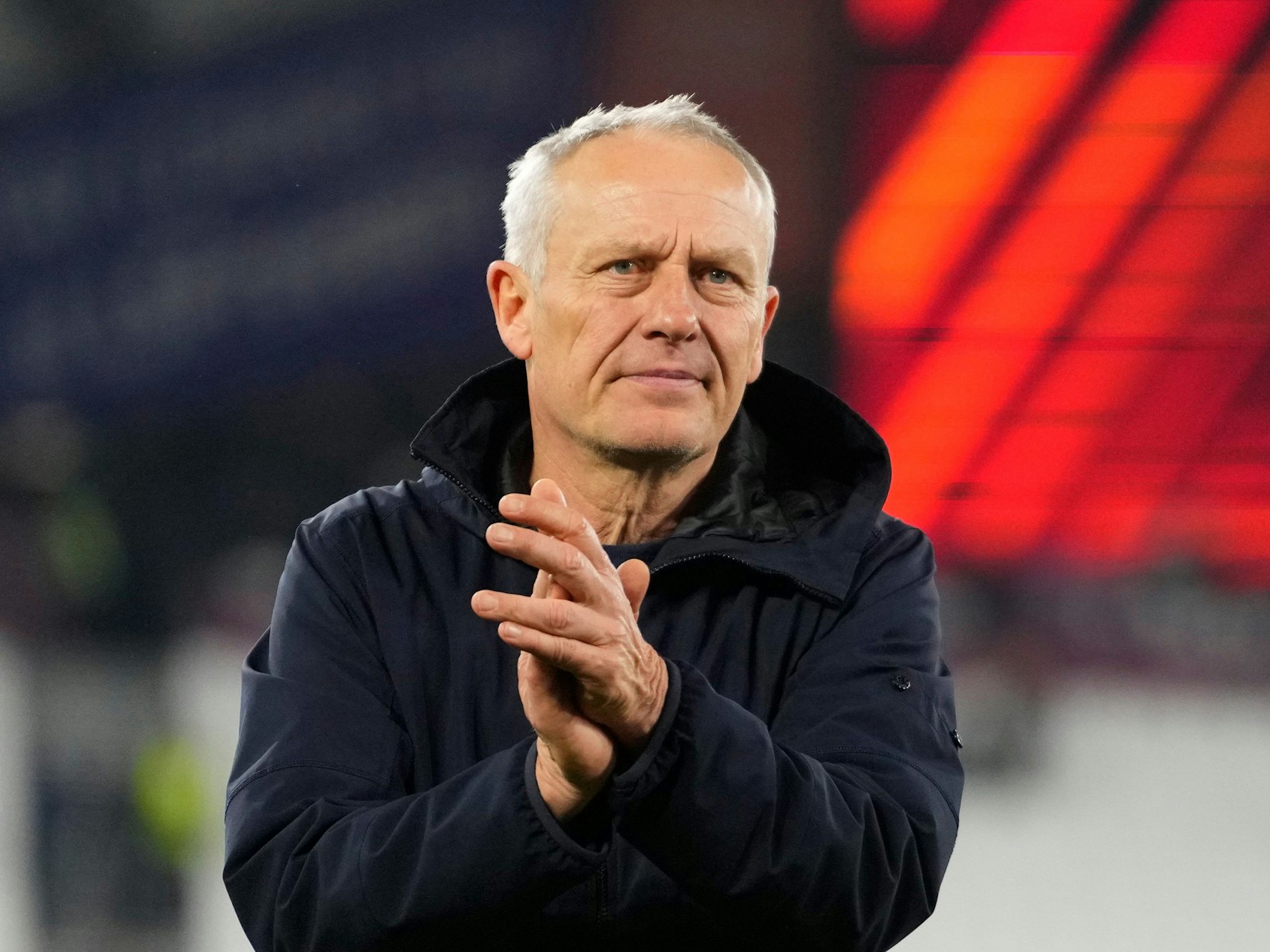 Christian Streich applaudiert.