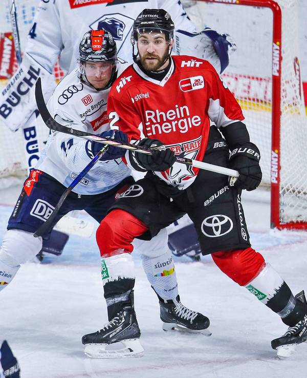Patrik Virta (l.) im Zweikampf mit Haie-Profi Alexander Grenier.