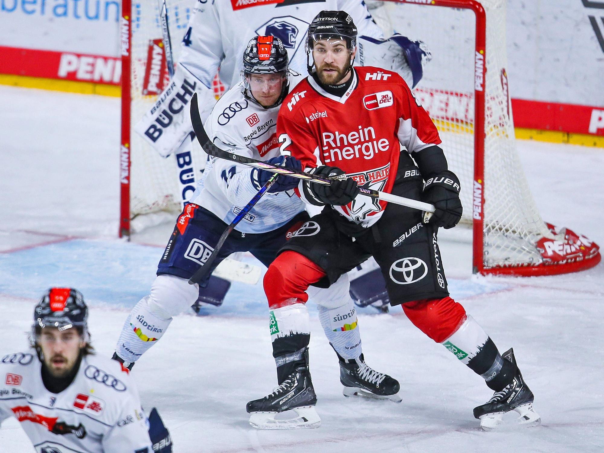 Patrik Virta (l.) im Zweikampf mit Haie-Profi Alexander Grenier.