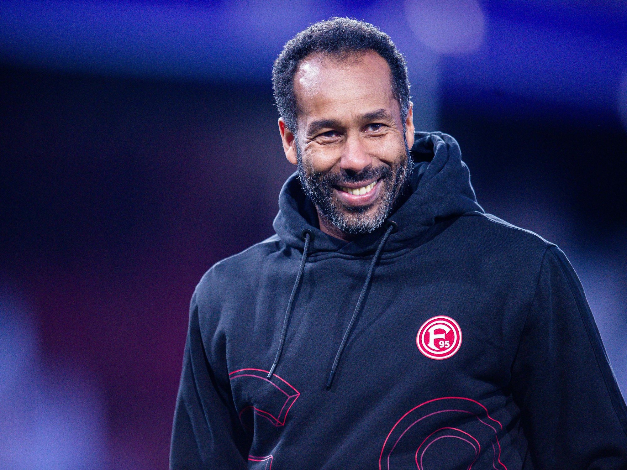 Fortuna Düsseldorf Trainer Daniel Thioune lacht.