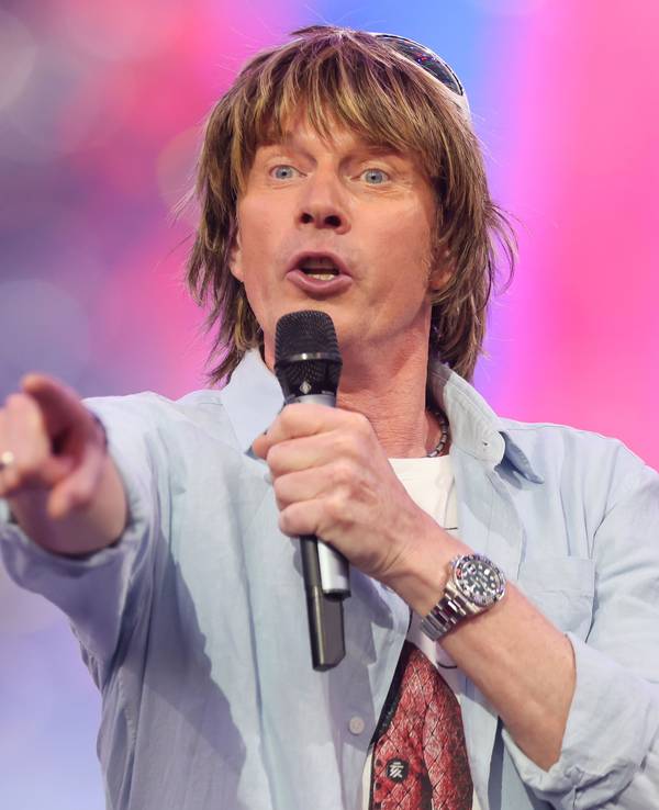 Schlagersänger Mickie Krause steht auf der Bühne.