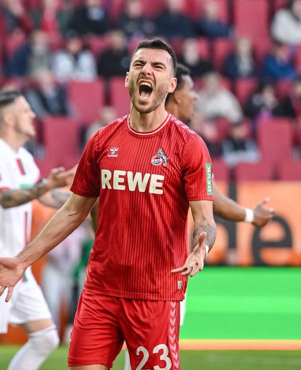 Sargis Adamyan ärgert sich über eine vergebene Chance.