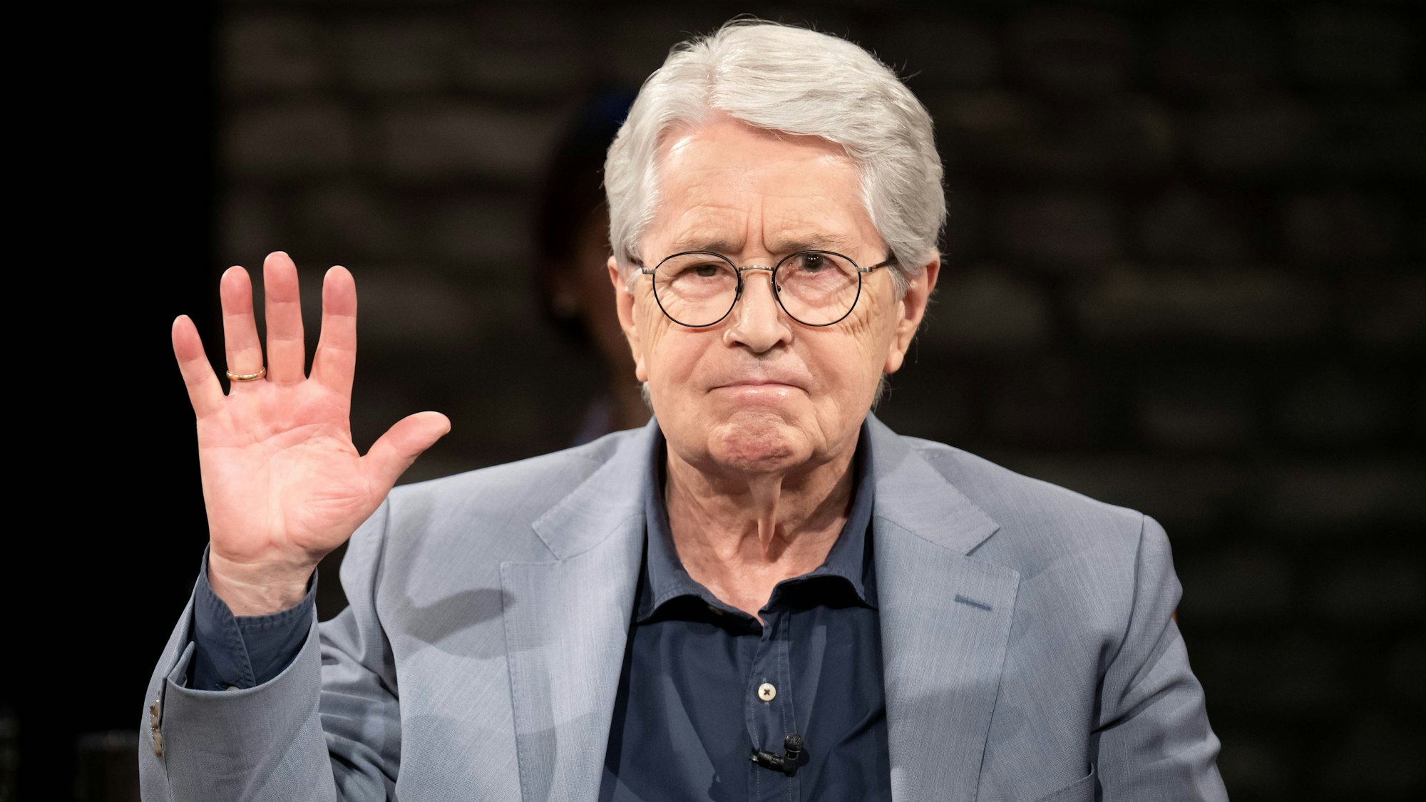 Frank Elstner, Showmaster und Fernsehmoderator, bei der Aufzeichnung der Radio Bremen Talkshow „3nach9“.