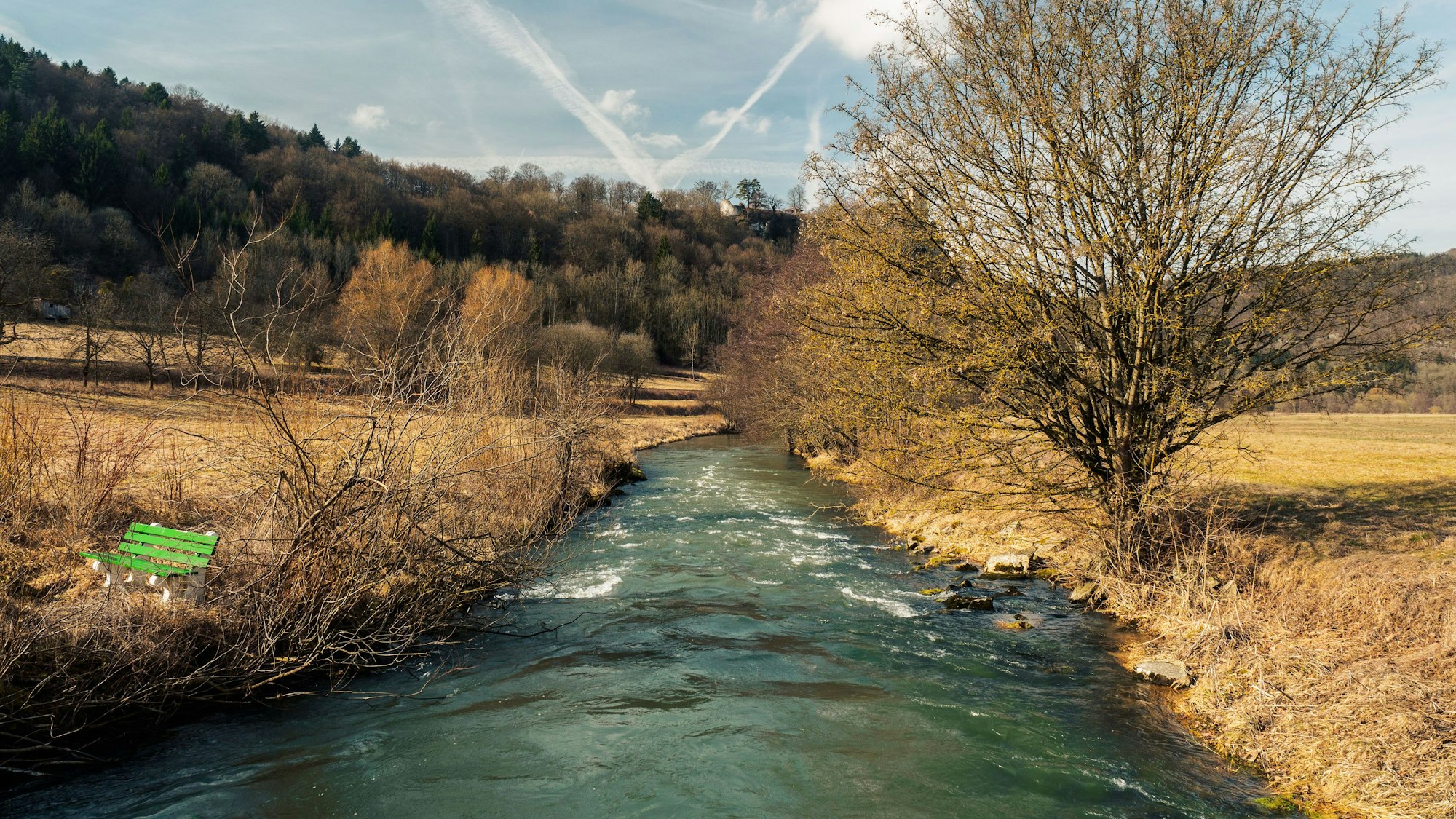 Ein Blick auf den Fluss Wiesent in der Fränkischen Schweiz (Bayern).