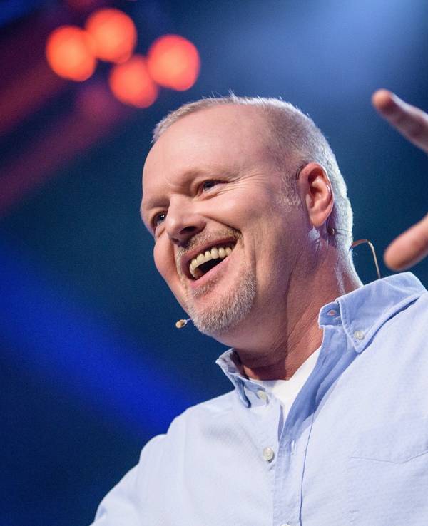 Entertainer Stefan Raab spricht bei der Eröffnung vom Unternehmensgründer- und Investorentreffen Bits & Pretzels.
