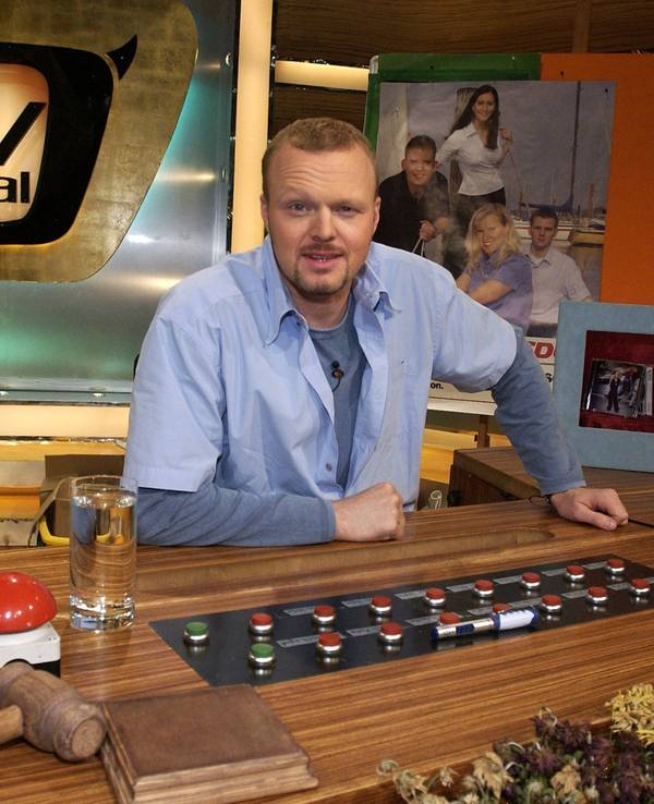Moderator Stefan Raab am 17.09.2002 im Studio seiner TV-Show "TV Total" in Köln.