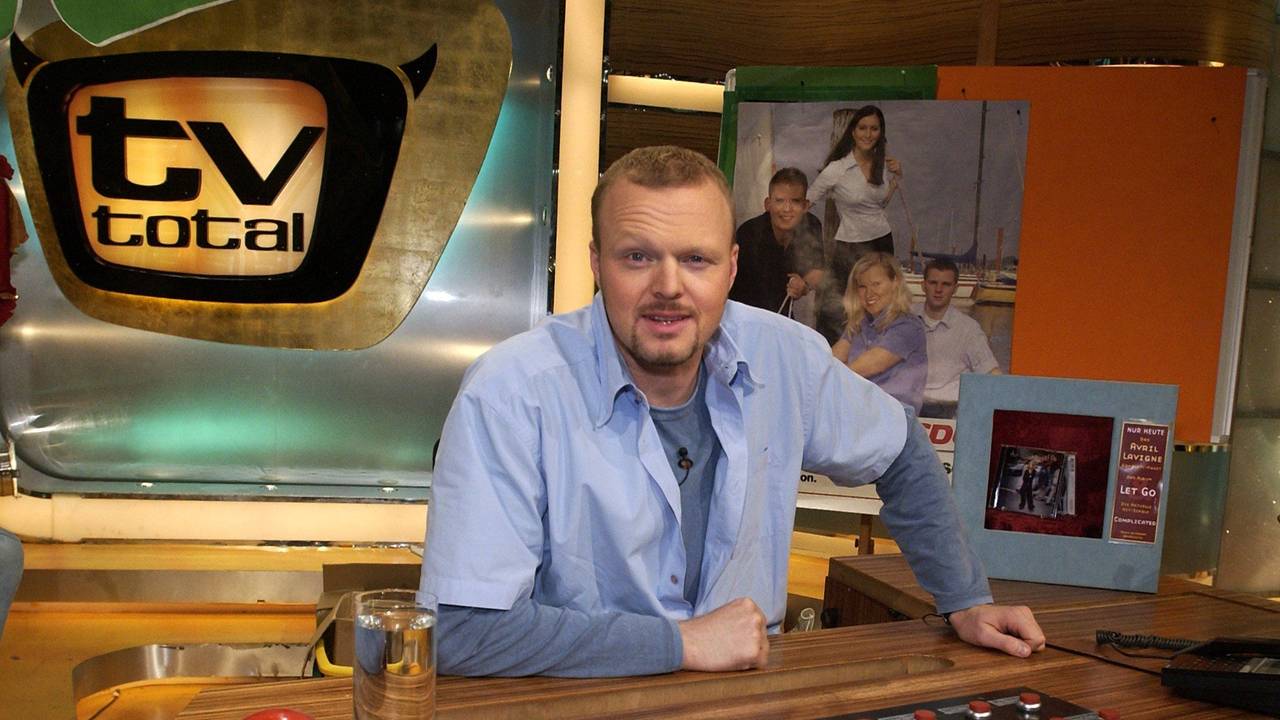 Moderator Stefan Raab am 17.09.2002 im Studio seiner TV-Show "TV Total" in Köln.