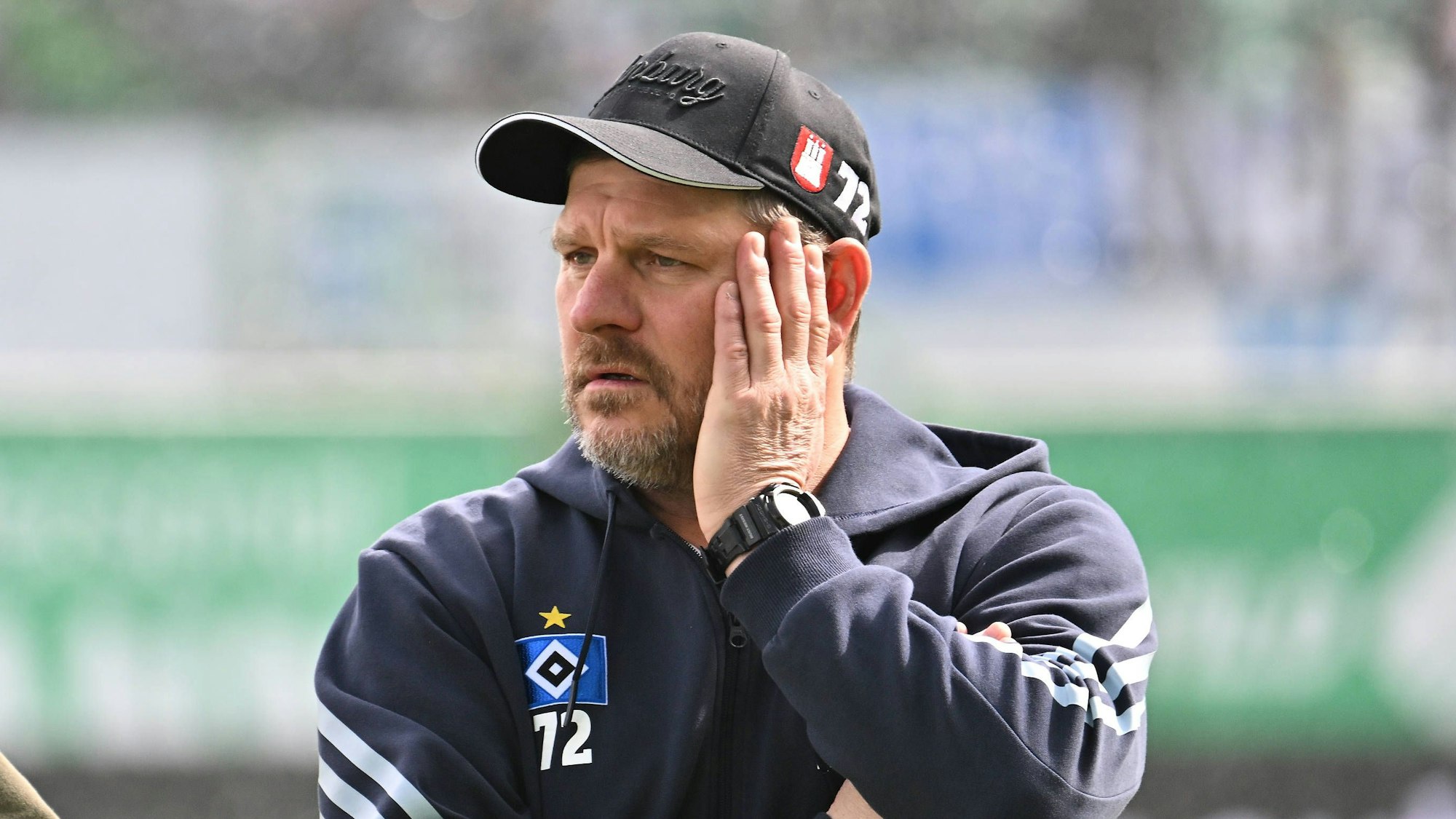 Steffen Baumgart blickt ratlos