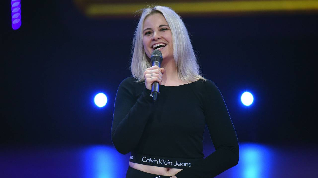 Die YouTuberin Melina Sophie, hier im Juni 2016 in Düsseldorf bei der Verleihung des Webvideopreises