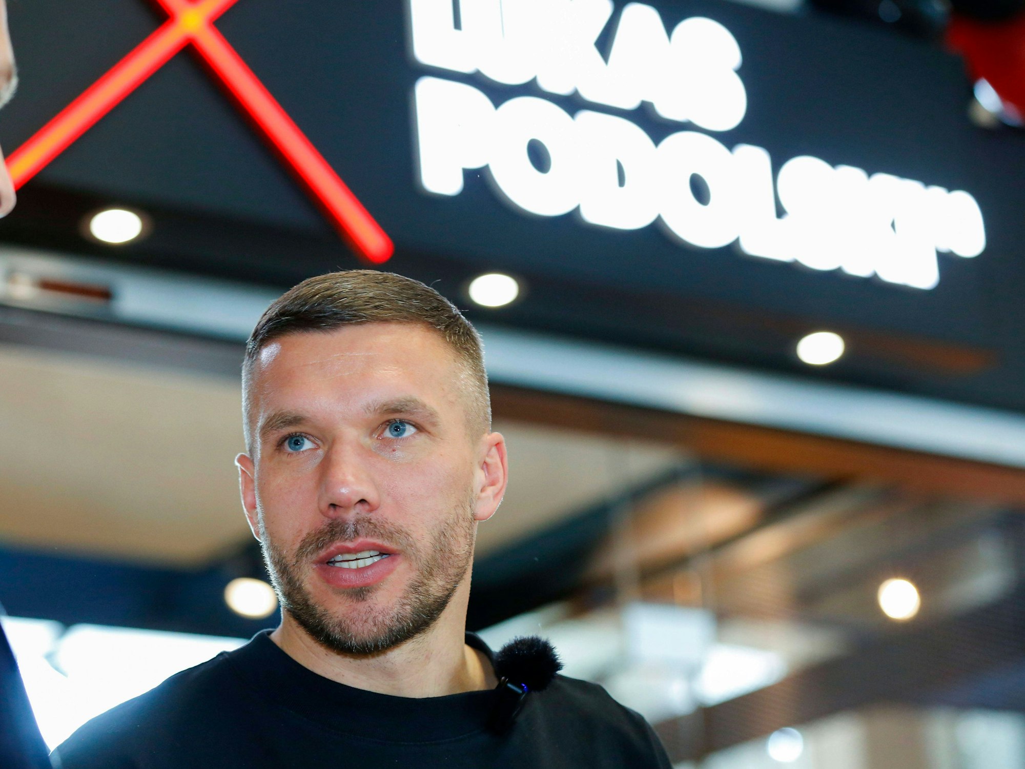 Lukas Podolski am 18. März 2024 bei der Eröffnung eines neuen Dönerladens.