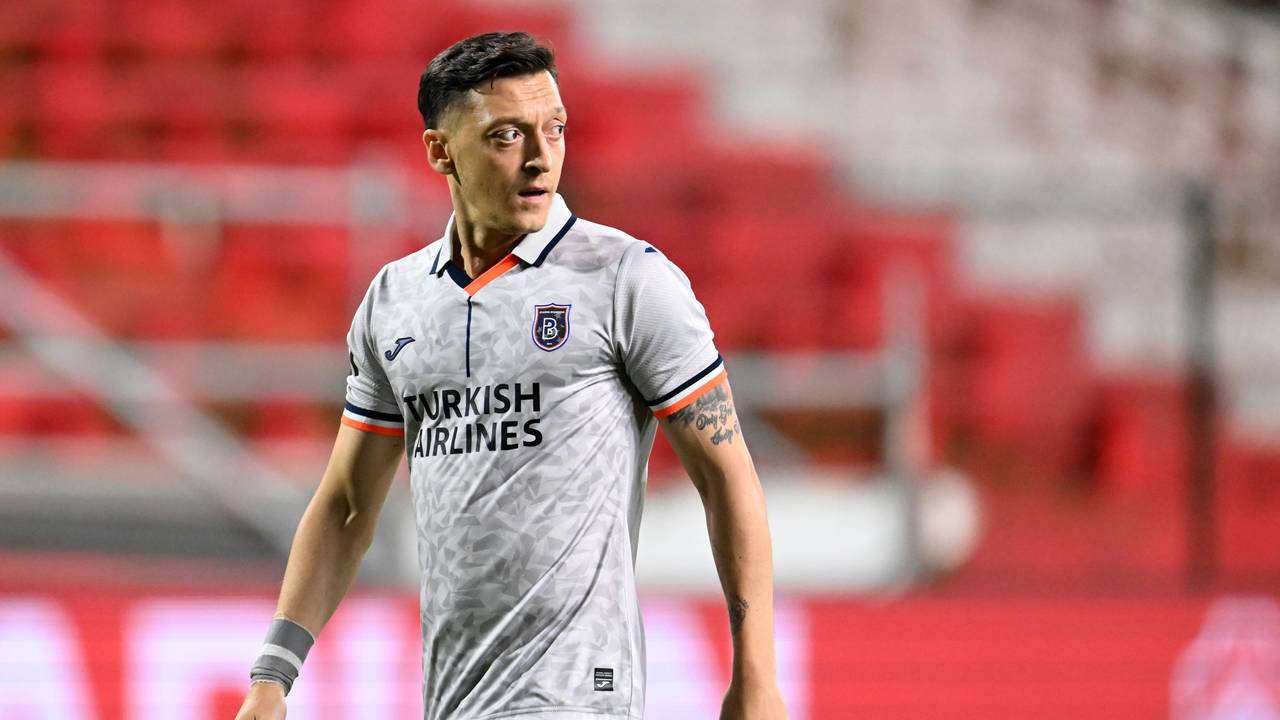 Mesut Özil im Trikot von Basaksehir