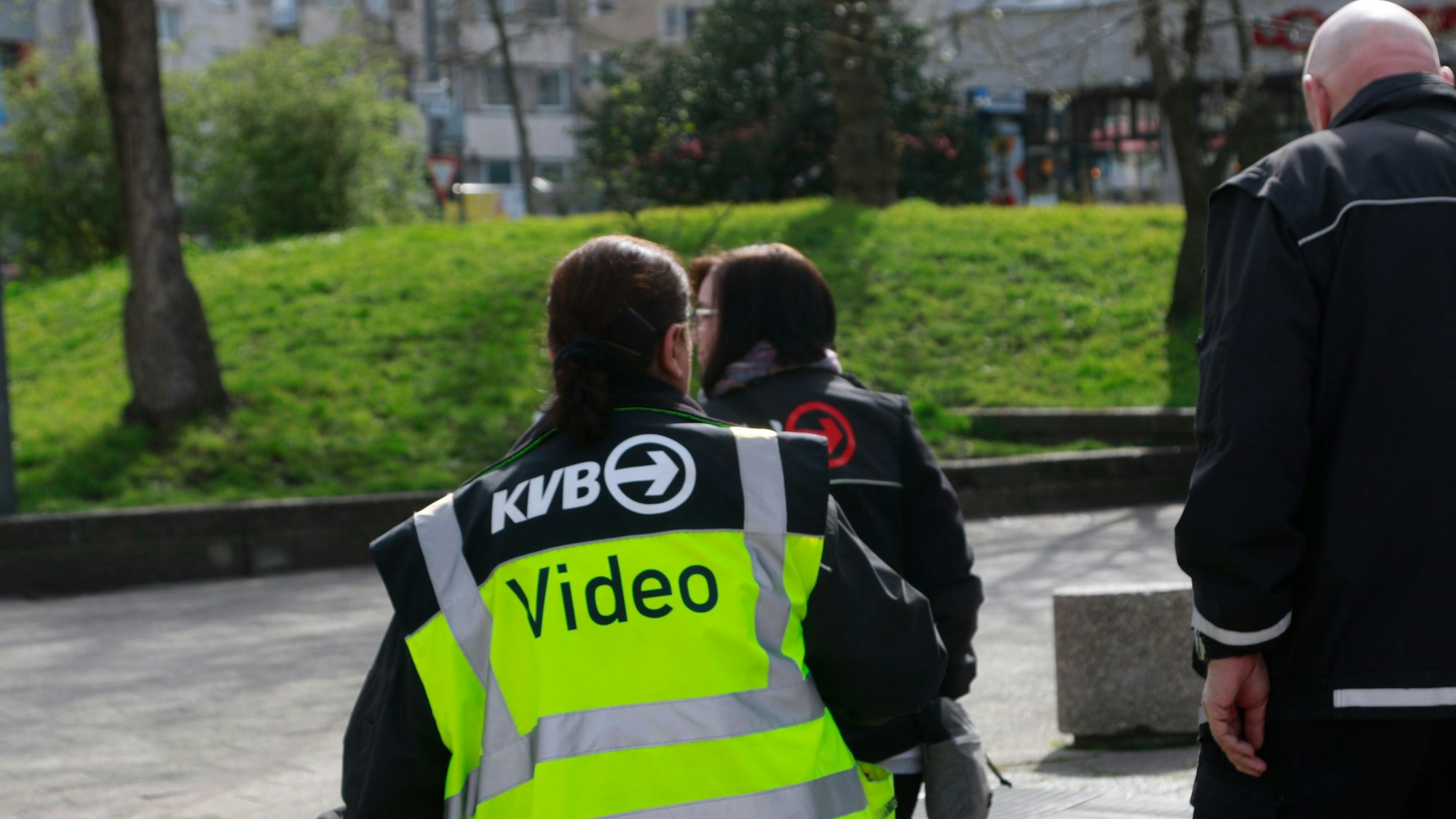 Der Sicherheitsdienst der KVB am Ebertplatz.