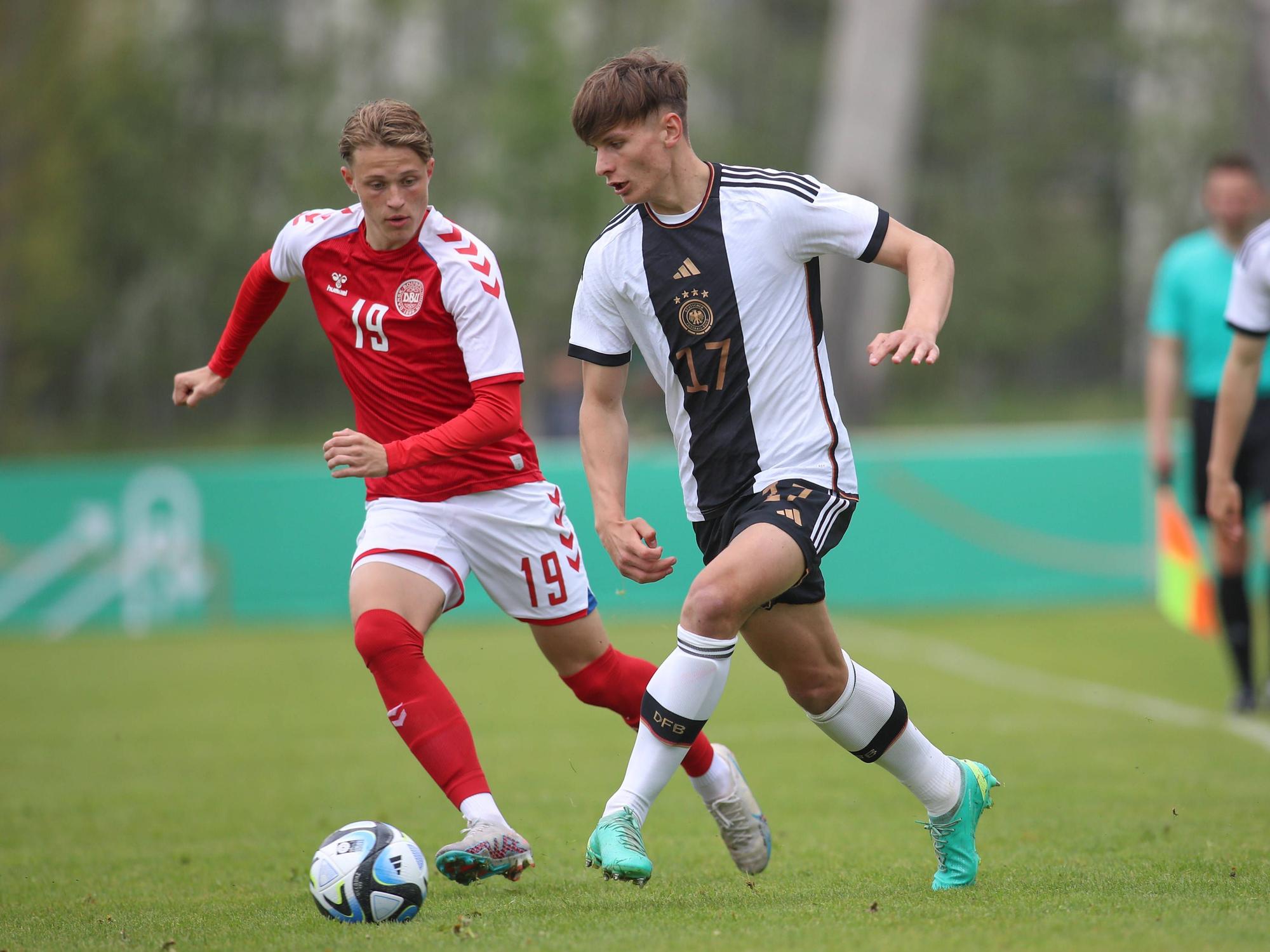 FC-Talent Matti Wagner bei einem Spiel der Deutschen I18-Nationalmannschaft gegen Dänemark am 11. Mai 2023.