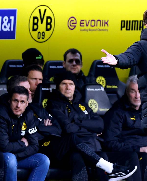 Trainer Edin Terzić regt sich auf