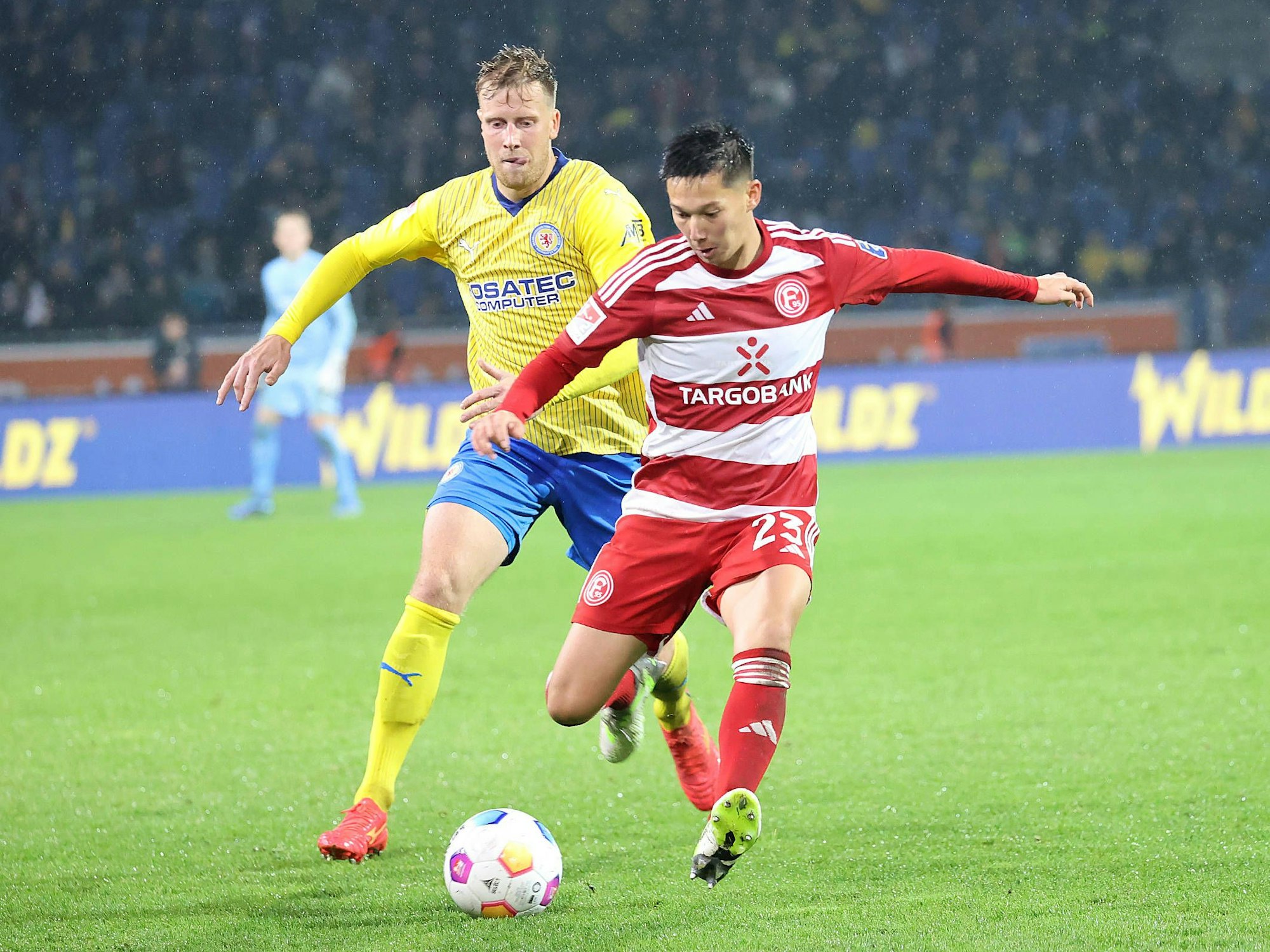 Brian Behrendt und Shinta Appelkamp im Zweikampf.