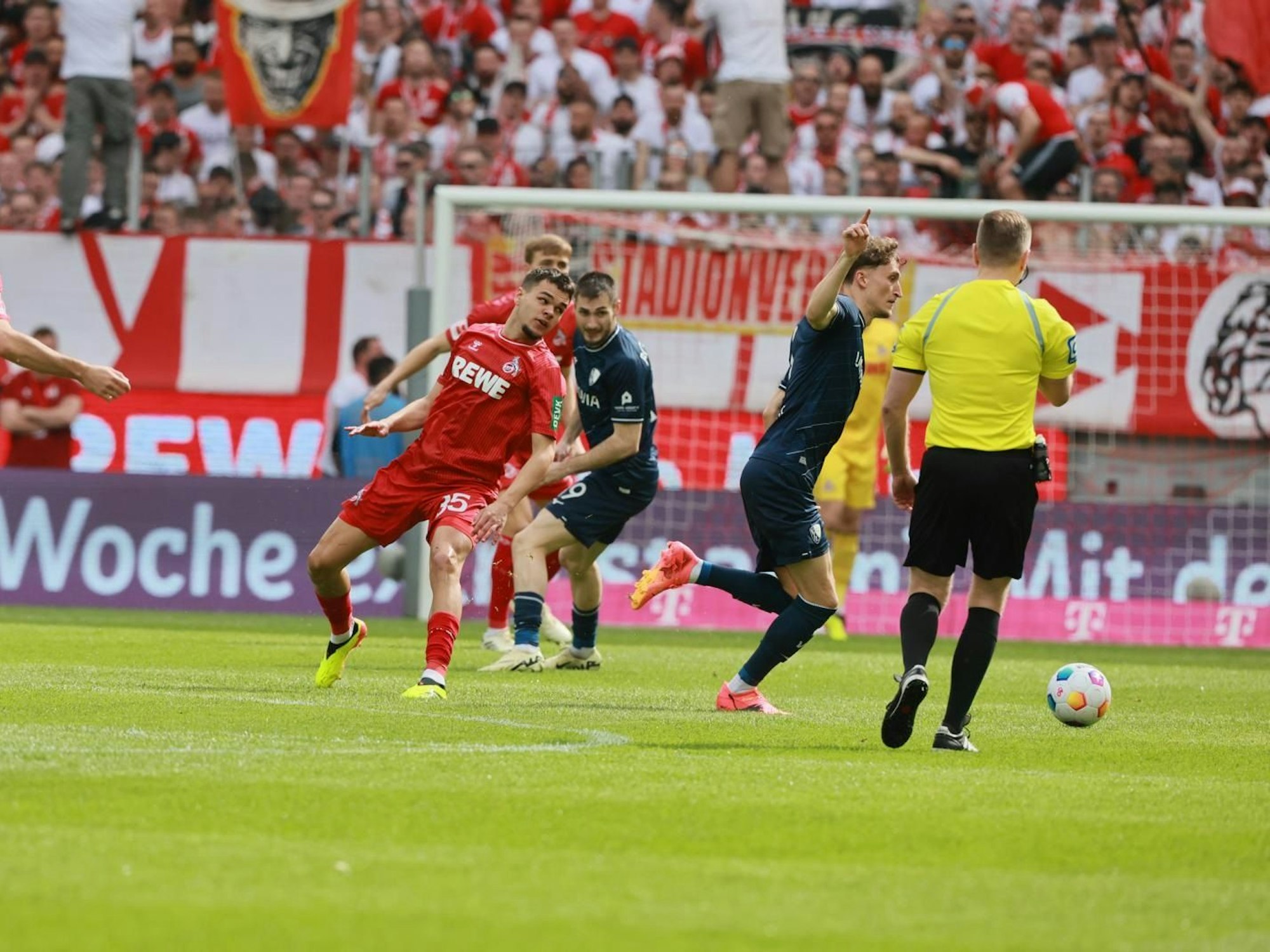 Max Finkgräfe in der Anfangsphase des FC-Spiels gegen den VfL Bochum in Aktion.