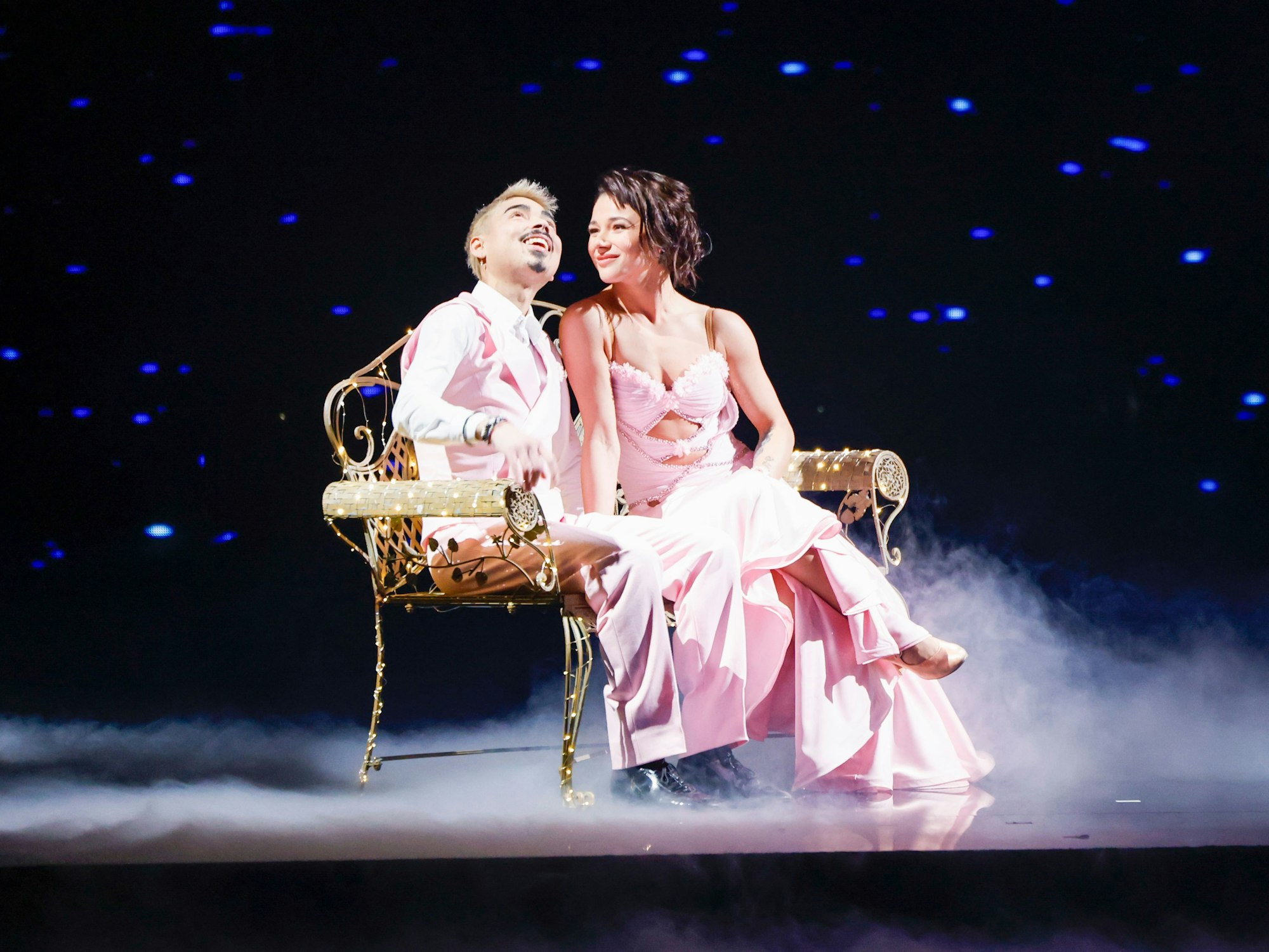 Tony Bauer, Comedian, und Anastasia Stan, Profitänzerin, tanzen in der RTL-Tanzshow «Let's Dance» auf dem Parkett im Coloneum. +++ dpa-Bildfunk +++