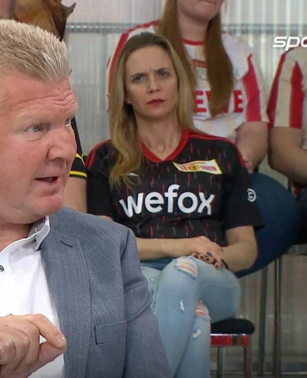 Stefan Effenberg gestikuliert im „Doppelpass“.
