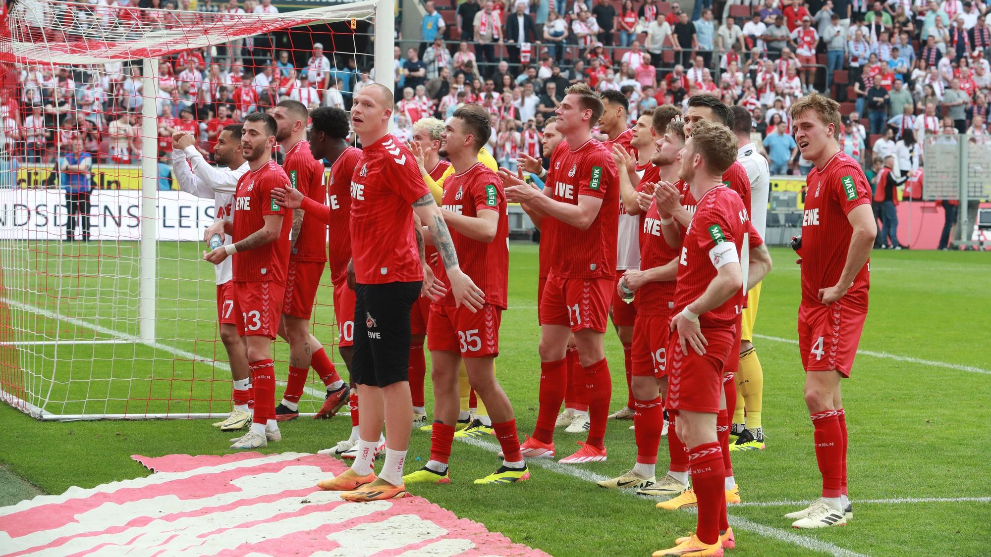 1. FC Köln gegen VFL Bochum: Jubel vor der Südkurve.