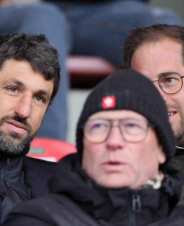 Thomas Broich schaut sich das DFB Pokal Halbfinale zwischen 1.FC Köln U19 und Hertha BSC U19 an.