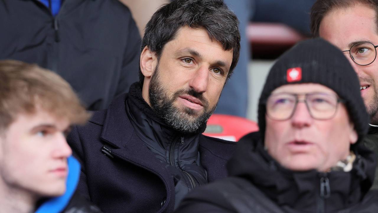 Thomas Broich schaut sich das DFB Pokal Halbfinale zwischen 1.FC Köln U19 und Hertha BSC U19 an.