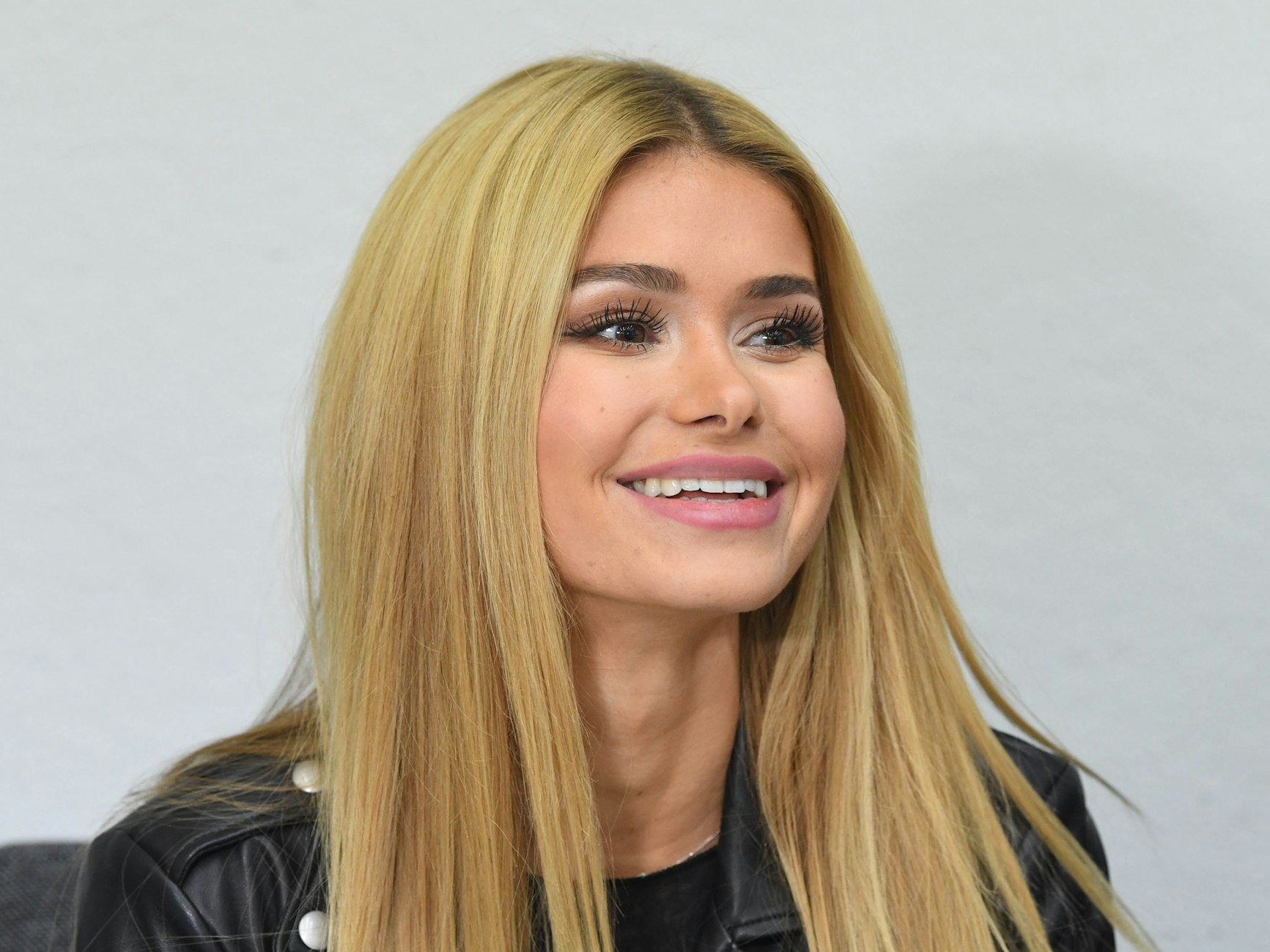Der Instagram-Star Pamela Reif wartet im Landgericht Karlsruhe auf den Beginn ihrer Verhandlung, hier im Januar 2019.