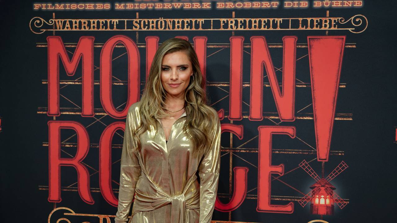 Die Schauspielerin Sophia Thomalla kommt zur Deutschlandpremiere des Musicals „Moulin Rouge!“, hier im November 2022 in Köln.