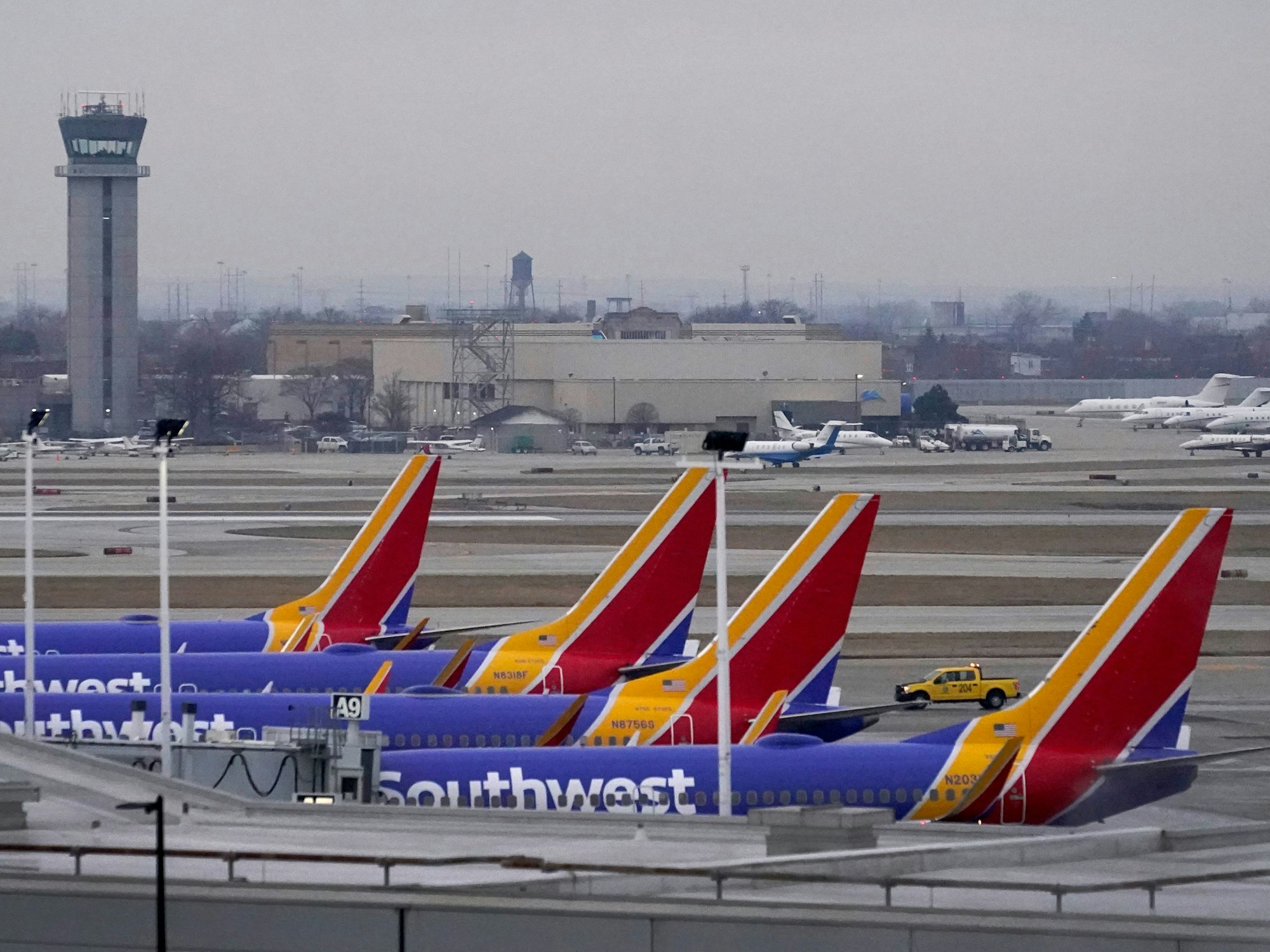 Vier Passagierflugzeuge der Southwest Airlines stehen an ihren Gates am Chicago Midway Airport, hier im Januar 2023.