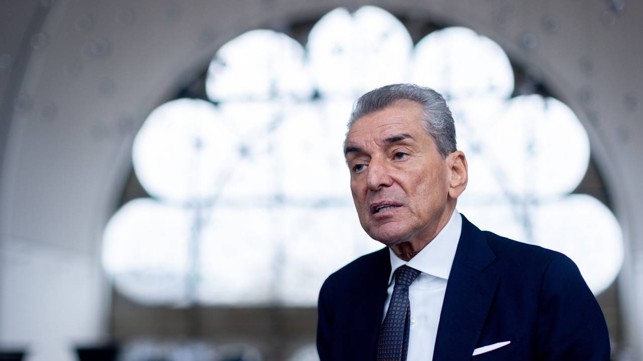 Interview mit Michel Friedman, deutsch-französischer Publizist, Talkmaster, Jurist, Philosoph und ehemaliger Politiker, in der Flora Köln am 5. März 2024.