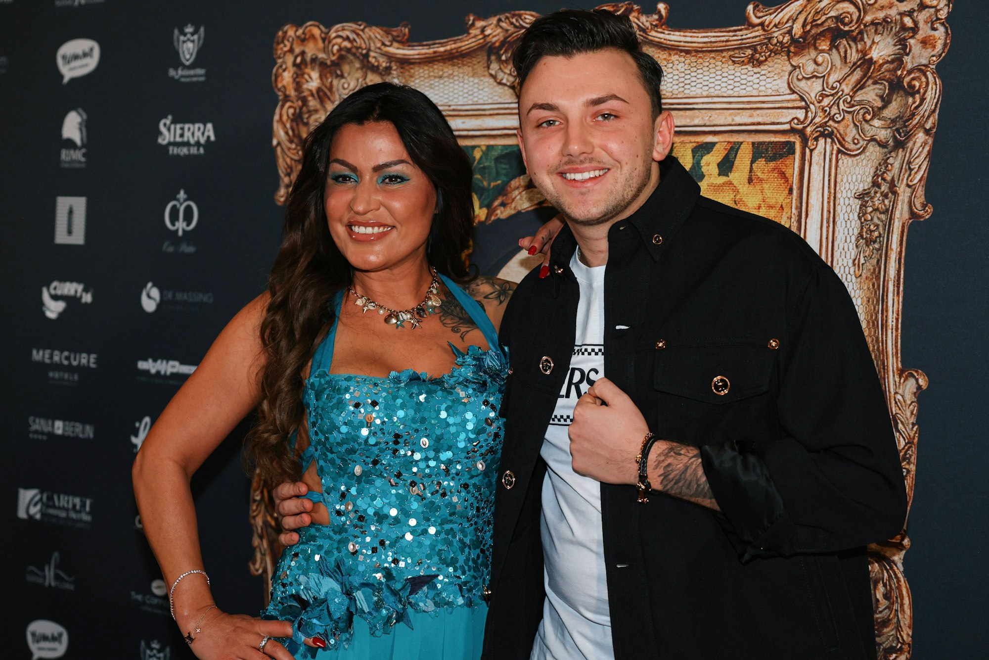 Jasmin Herren mit ihrem Freund Philipp Bender beim Public Viewing zum TV-Start von „Ich bin ein Star – Holt mich hier raus“ im Januar 2024.