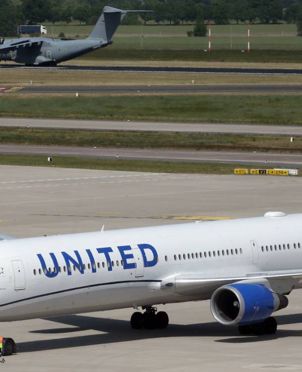Ein Flugzeug vom Typ Boeing 767-424(ER) der US-amerikanischen Fluggesellschaft United Airlines