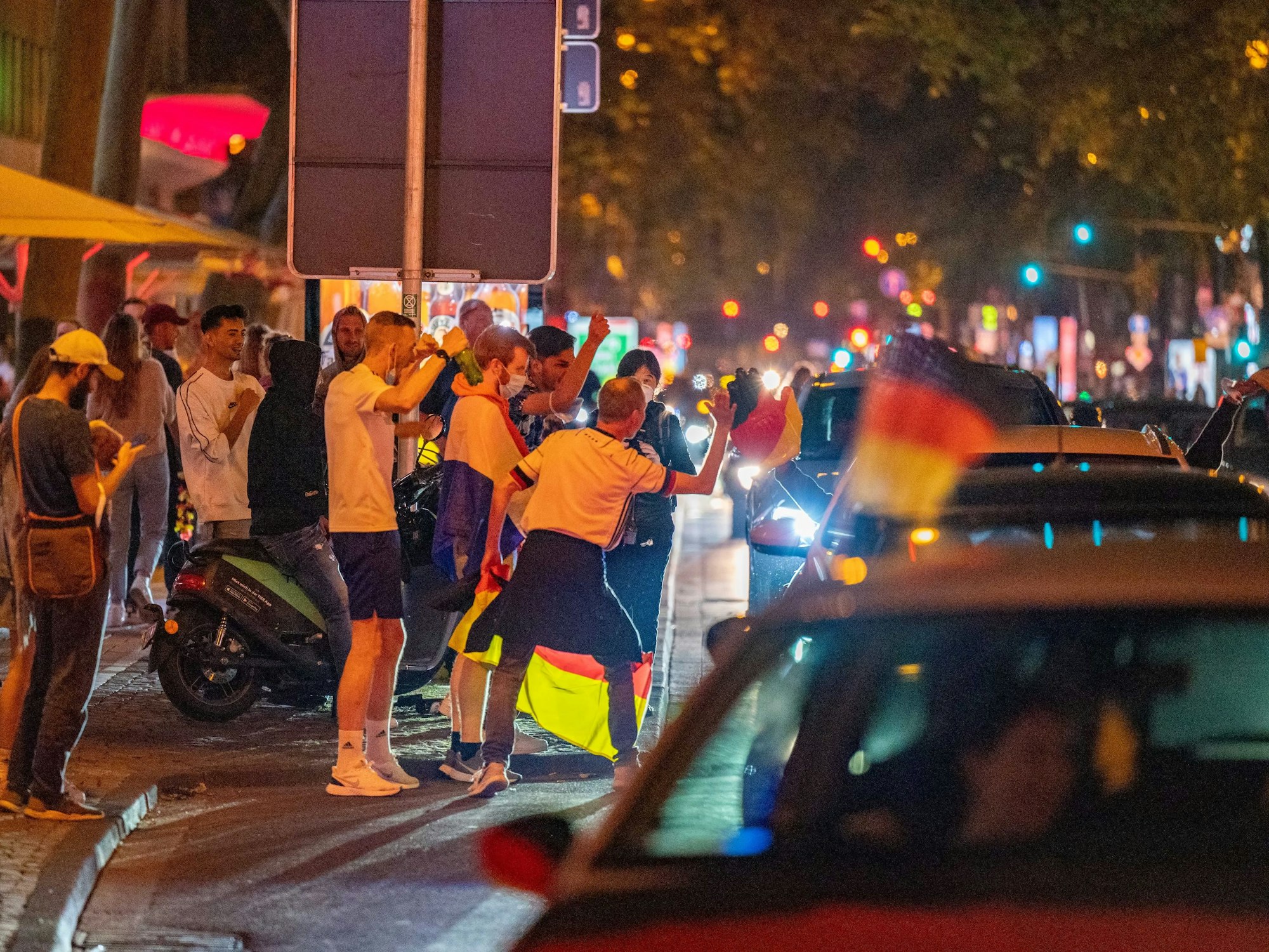 Autokorso während der EM 2021 am Rudolfplatz.