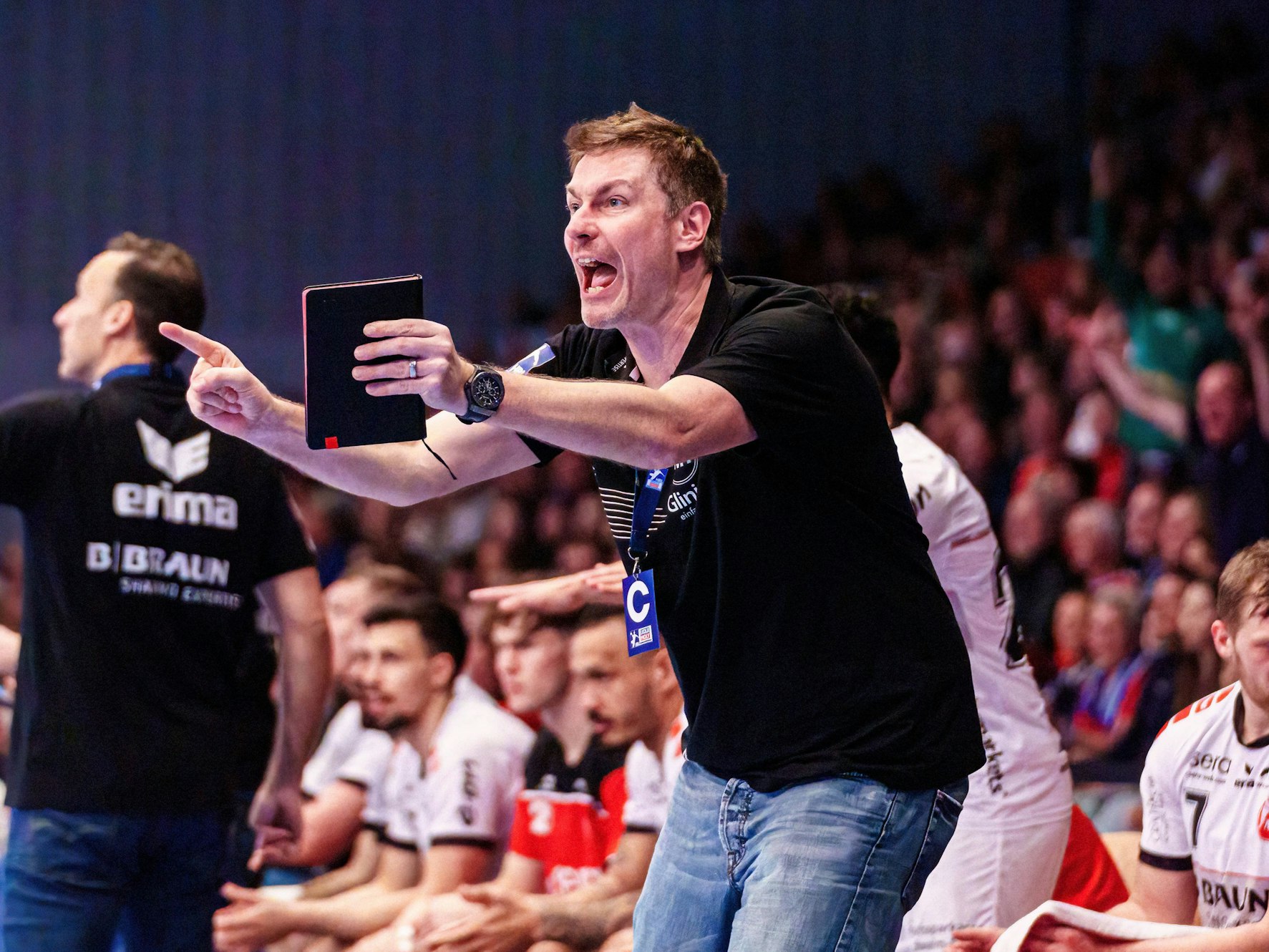 Carsten Lichtlein an der Seitenlinie bei einem Spiel der MT Melsungen.