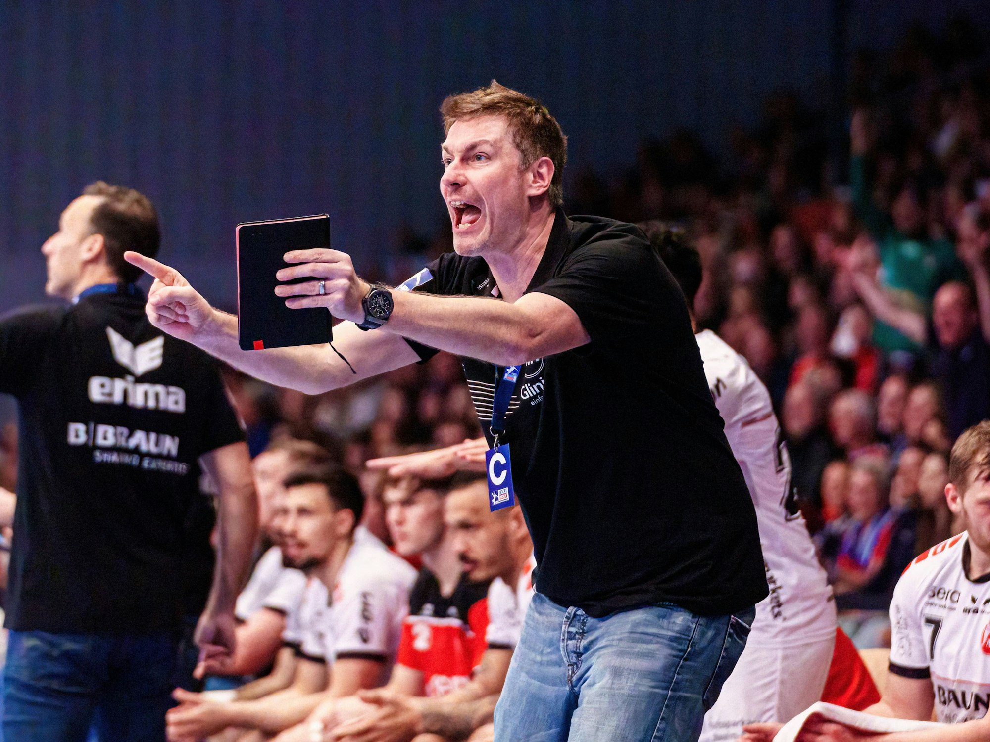 Carsten Lichtlein an der Seitenlinie bei einem Spiel der MT Melsungen.