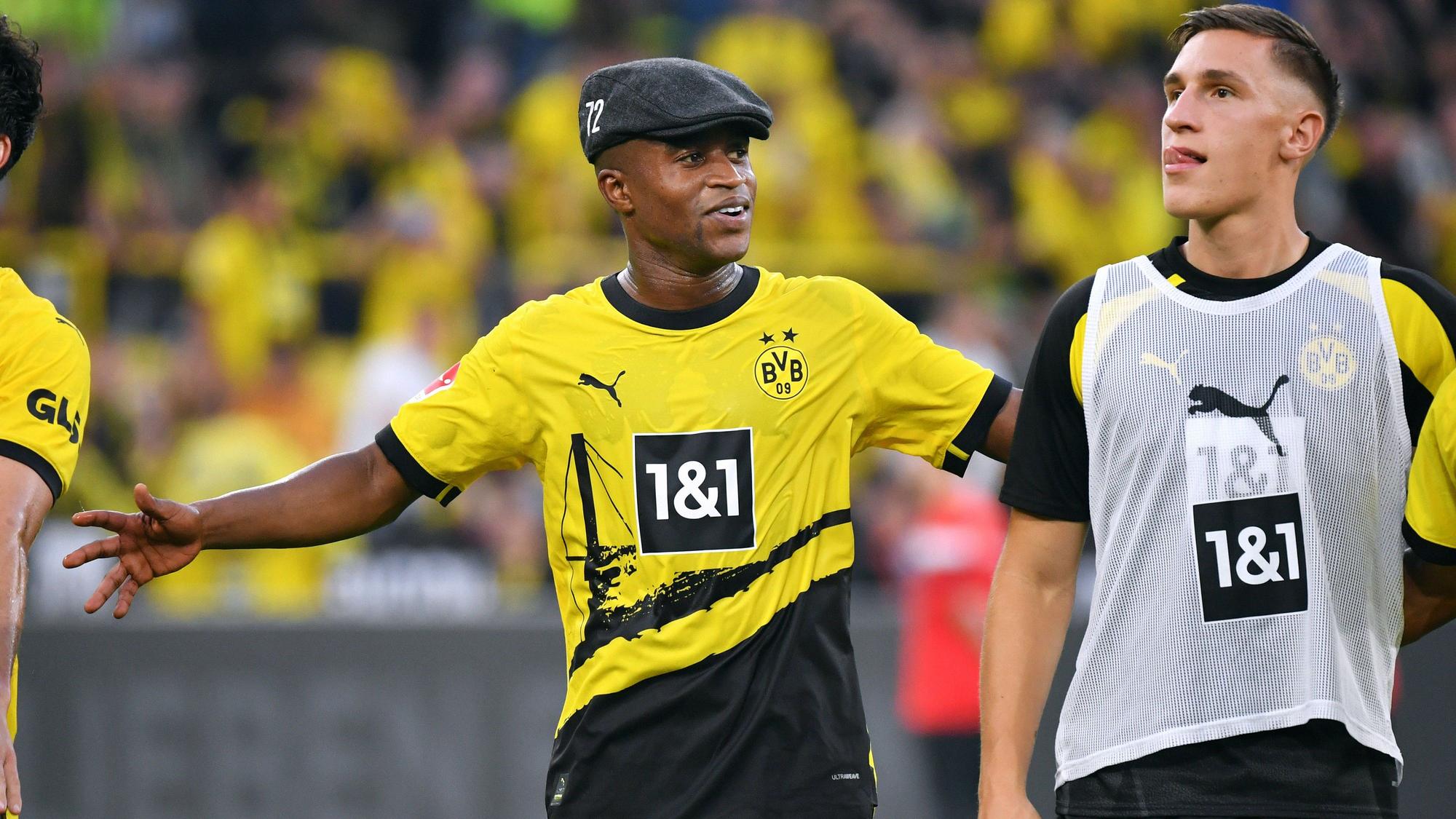 Youssoufa Moukoko mit guter Laune.