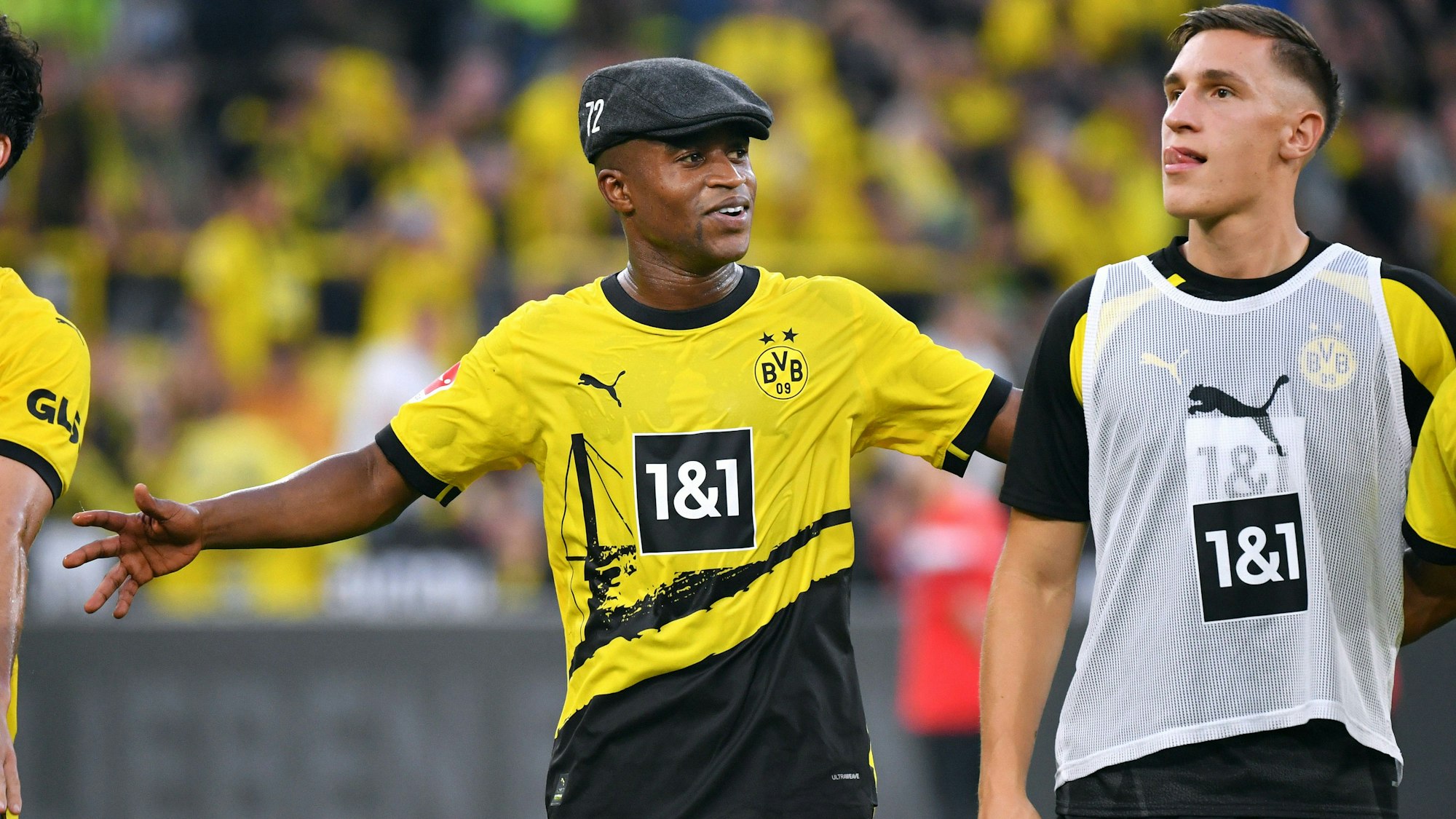 Youssoufa Moukoko mit guter Laune.