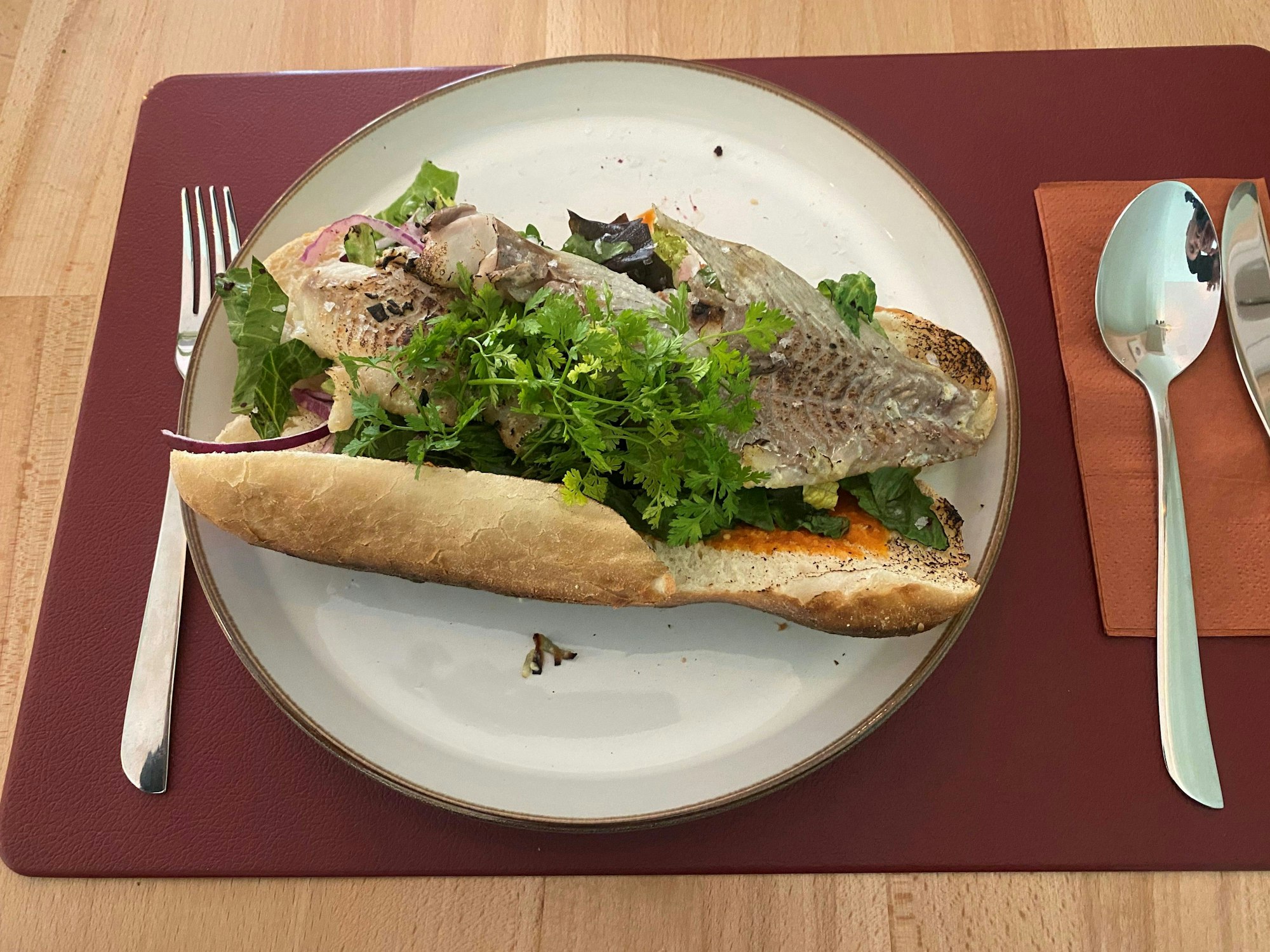 Das Fischbrot im Restaurant brot, wein, fisch und ...