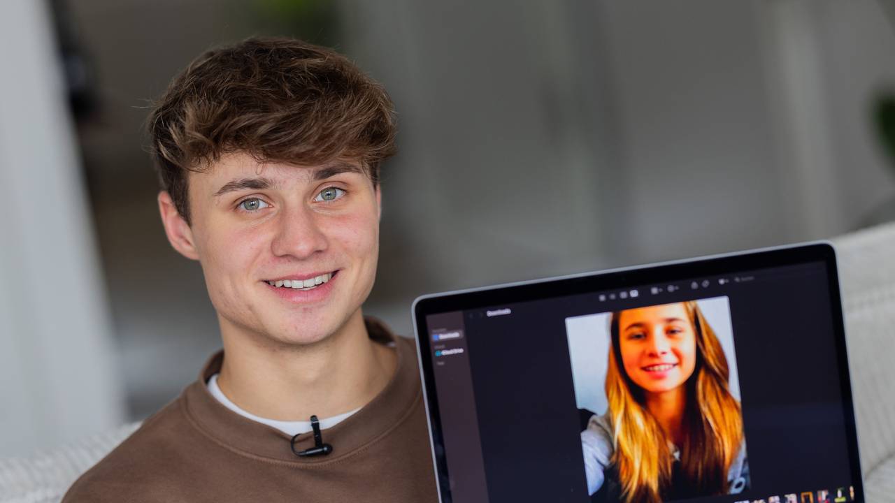 Transmann Jamie Williams zeigt ein altes Foto von sich auf einem Laptop.