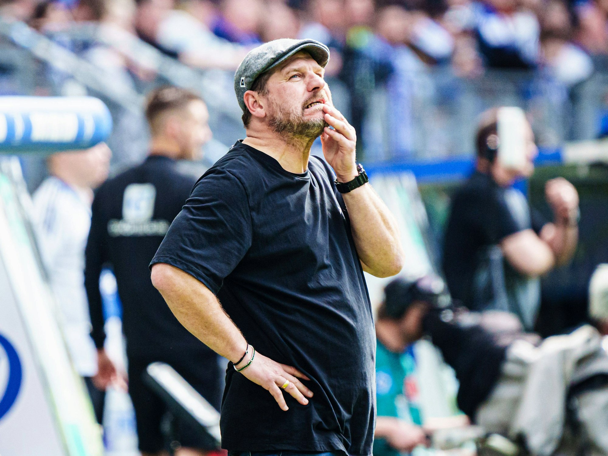 HSV-Trainer Steffen Baumgart am 6. April 2024 im Spiel gegen Kaiserslautern.