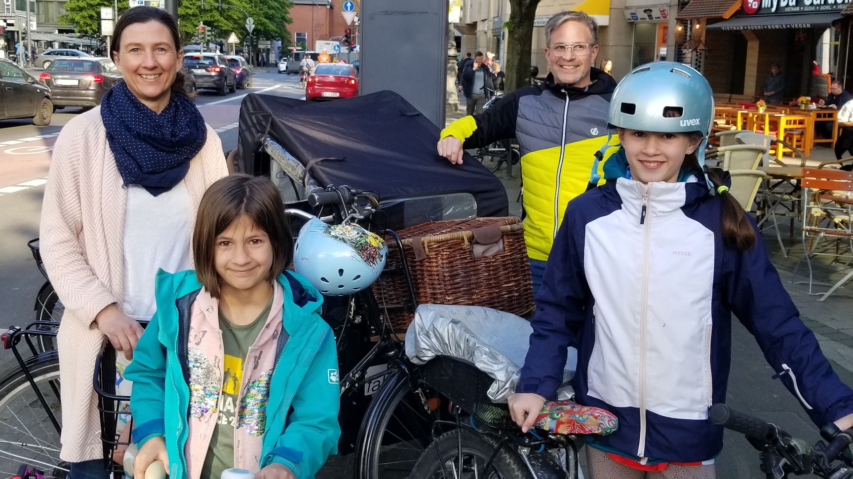 Die Familie Schlösser aus der Kölner Südstadt ist Teil der Mobilitätskampagne für das Final4 in Köln.
