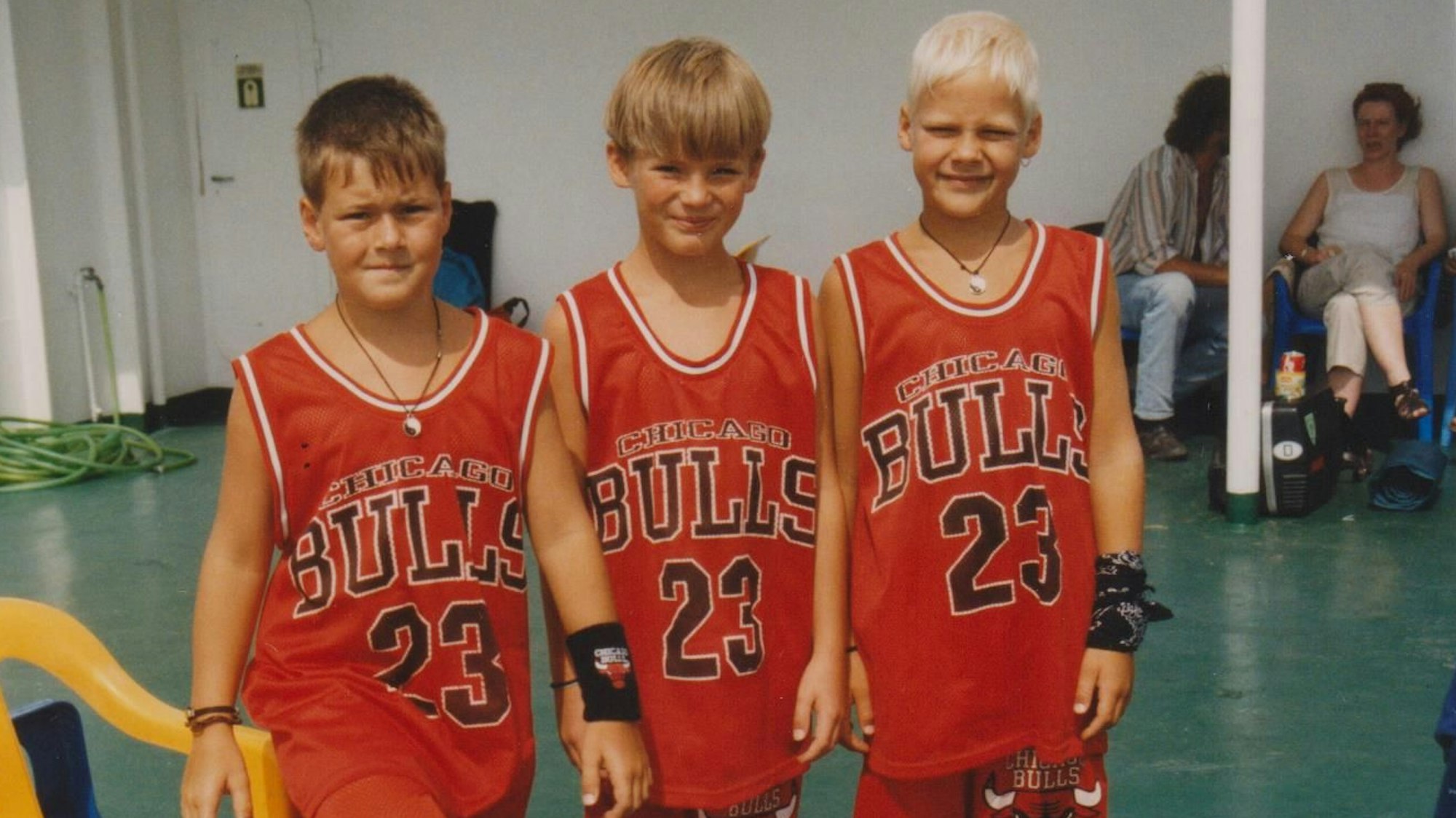 Kevin Wittwer, Dominik Schönenborn und Oliver Niesen (v.l.) von Cat Ballou als Kinder.