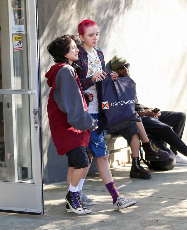 Jennifer Lopez' Tochter Emme (links) und Ben Afflecks Kind Seraphina im Februar 2024 in Los Angeles.