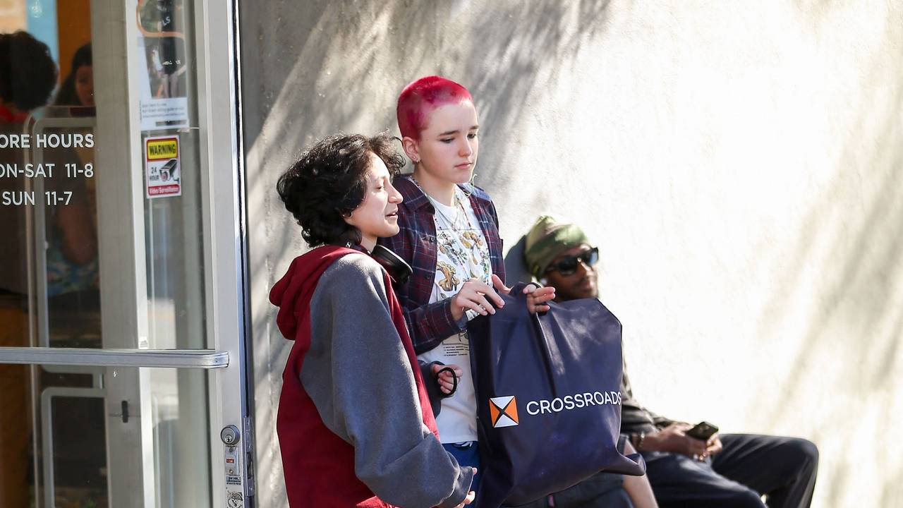 Jennifer Lopez' Tochter Emme (links) und Ben Afflecks Kind Seraphina im Februar 2024 in Los Angeles.