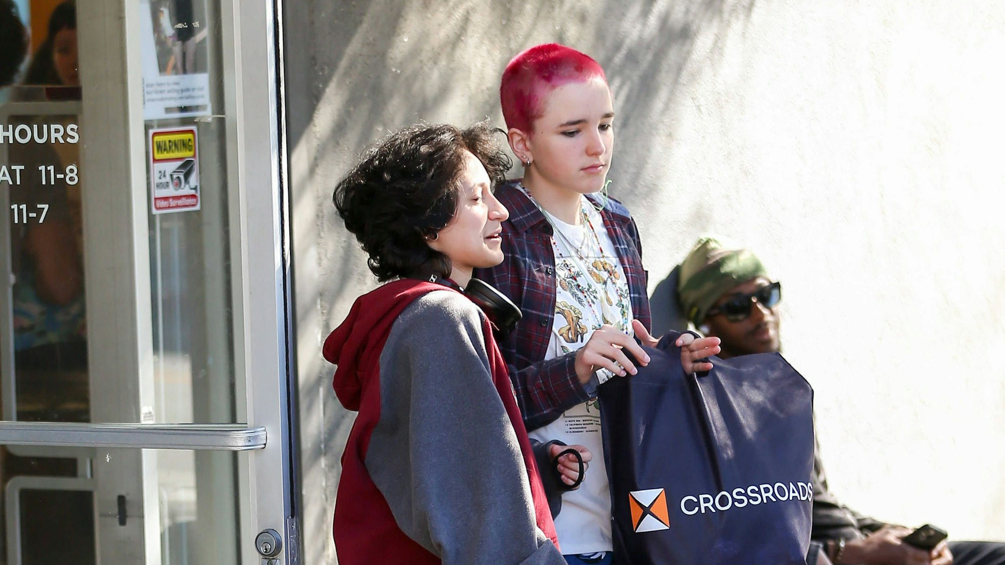 Jennifer Lopez' Tochter Emme (links) und Ben Afflecks Kind Seraphina im Februar 2024 in Los Angeles.