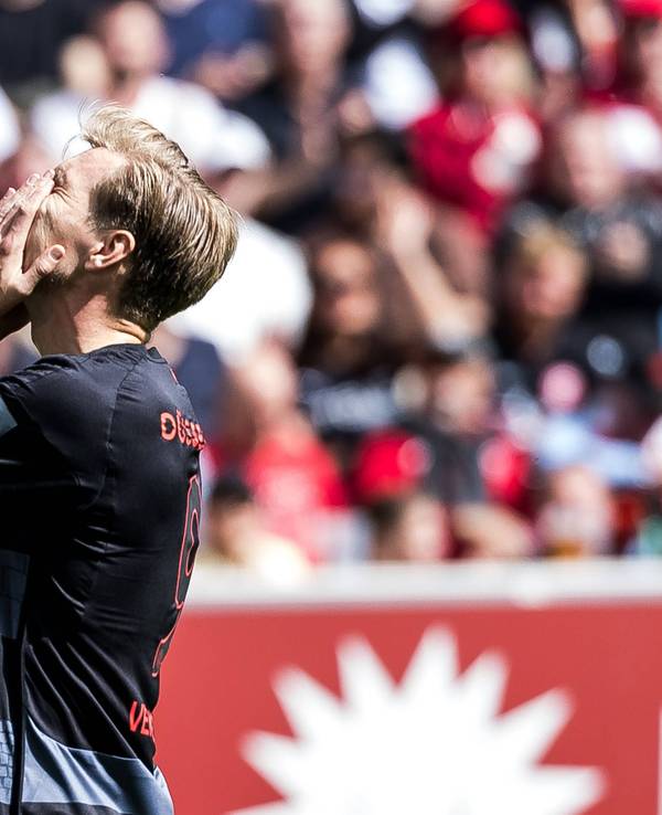 Fortuna Düsseldorfs Stürmer Vincent Vermeij ärgert sich über eine vergebene Chance im Spiel gegen Eintracht Braunschweig.