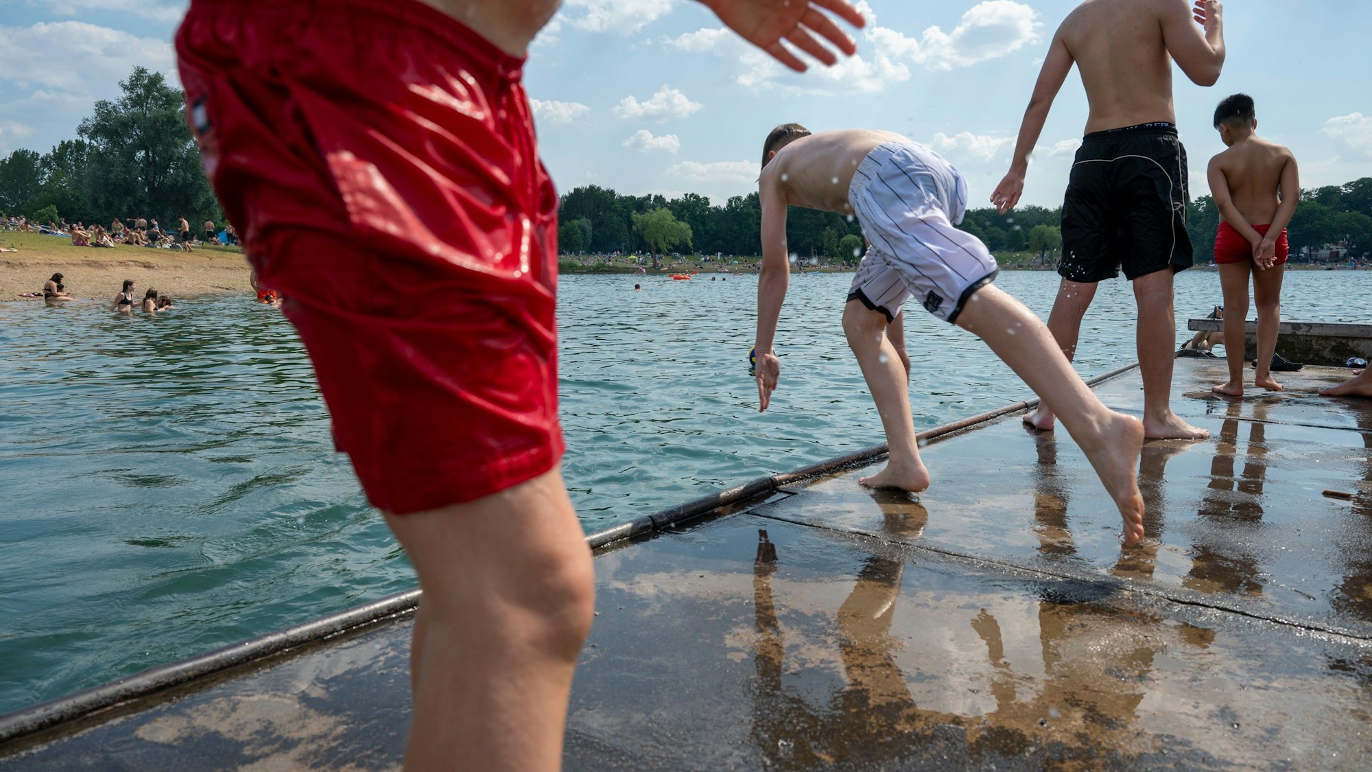 Badende am Fühlinger See