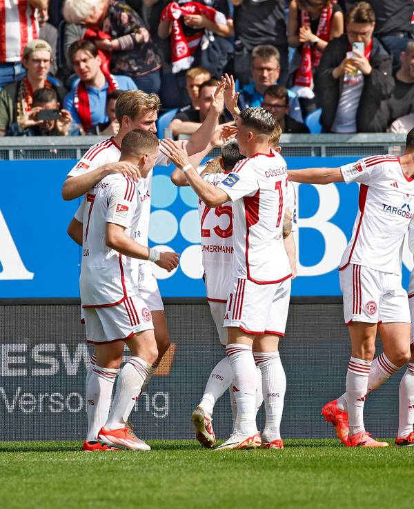Fortuna Düsseldorf jubelt nach dem 2:0-Treffer.