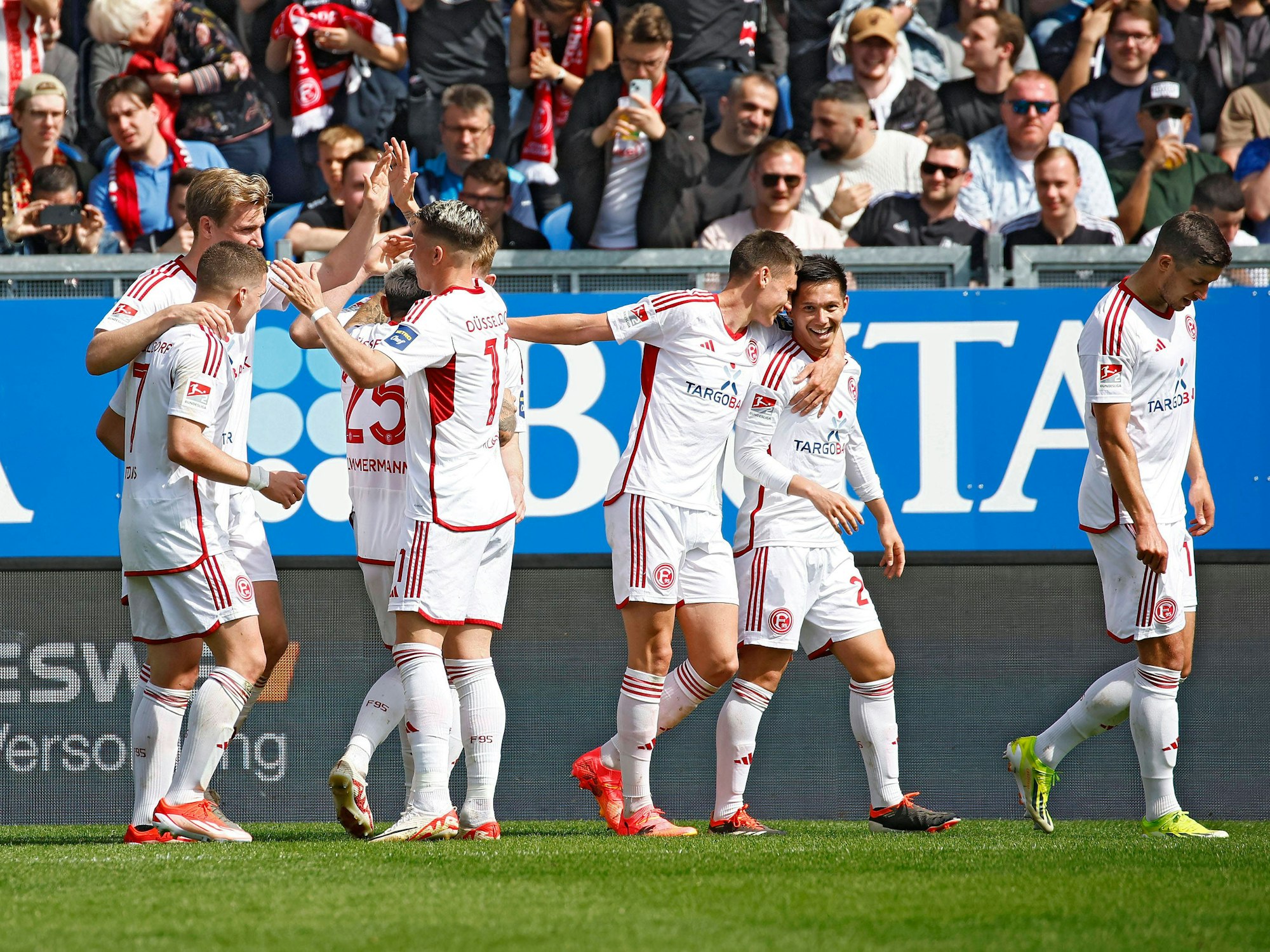 Fortuna Düsseldorf jubelt nach dem 2:0-Treffer.