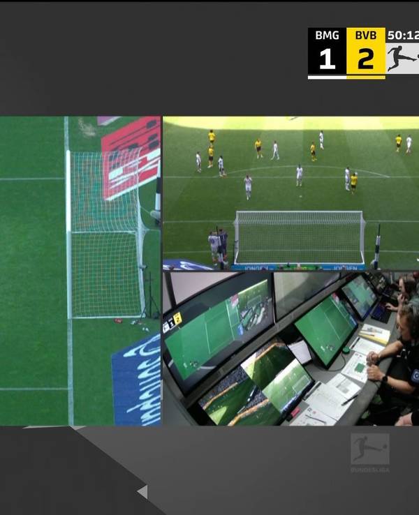 TV-Bilder vom VAR-Check zum Elfmeter für Borussia Dortmund gegen Borussia Mönchengladbach.