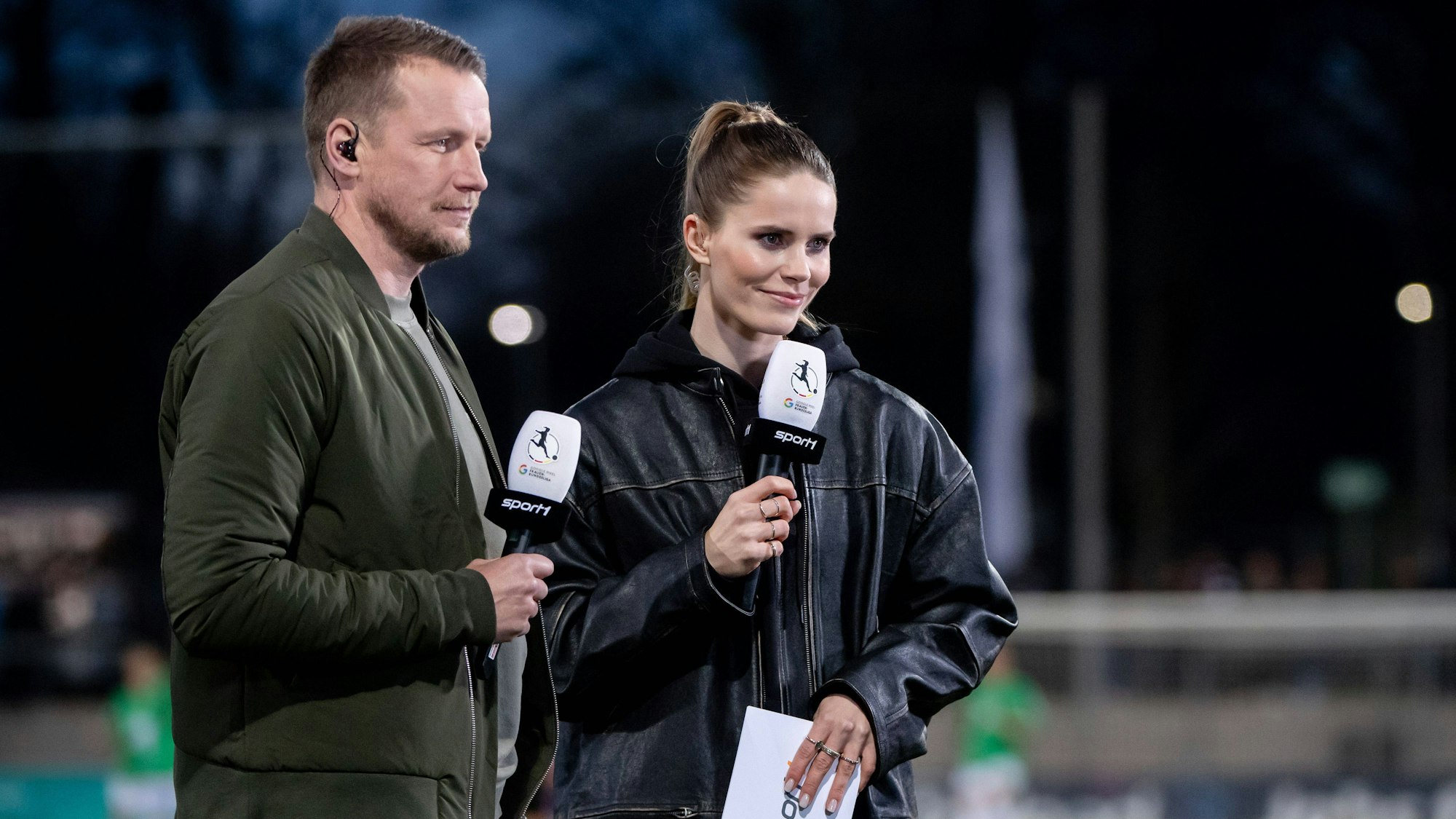 Maik Franz und Lili Engels bei einer Sport1-Übertragung der Frauen-Bundesliga.
